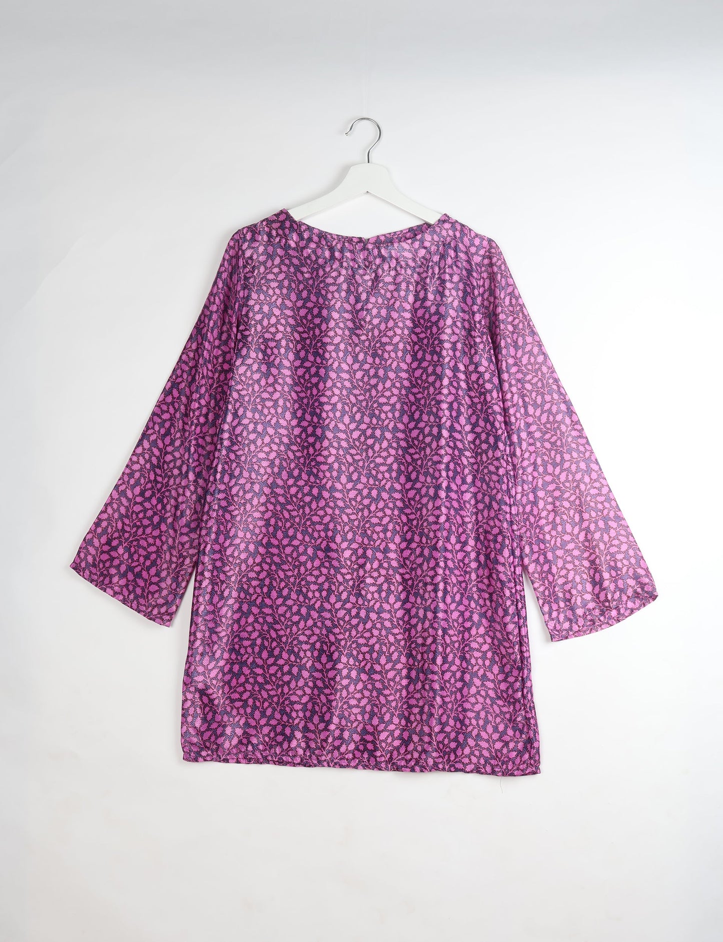 Chic and conscious, our A-line mini swing dress is a must-have in sustainable fashion. Adorned with flared sleeves, a keyhole back opening, and a mother of pearl button with twill tape loop. This zero waste, upcycled garment reflects the essence of eco-friendly and ethical clothing.