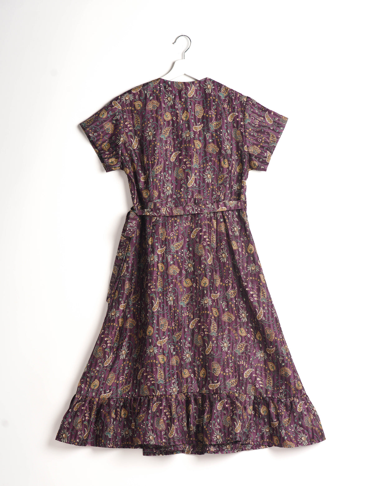 Embrace timeless elegance with our MIDI WRAP DRESS – a midi-length beauty featuring a v-neck, flattery from all angles, and a charming sari belt. Crafted from sustainable materials, this dress embodies ethical clothing and green fashion. Sophisticated with a frill tier at the hem and short cap sleeves, this dress is perfect for any occasion. Tie up the beautifully crafted sari belt on the side for a versatile, stylish, and eco-friendly look.