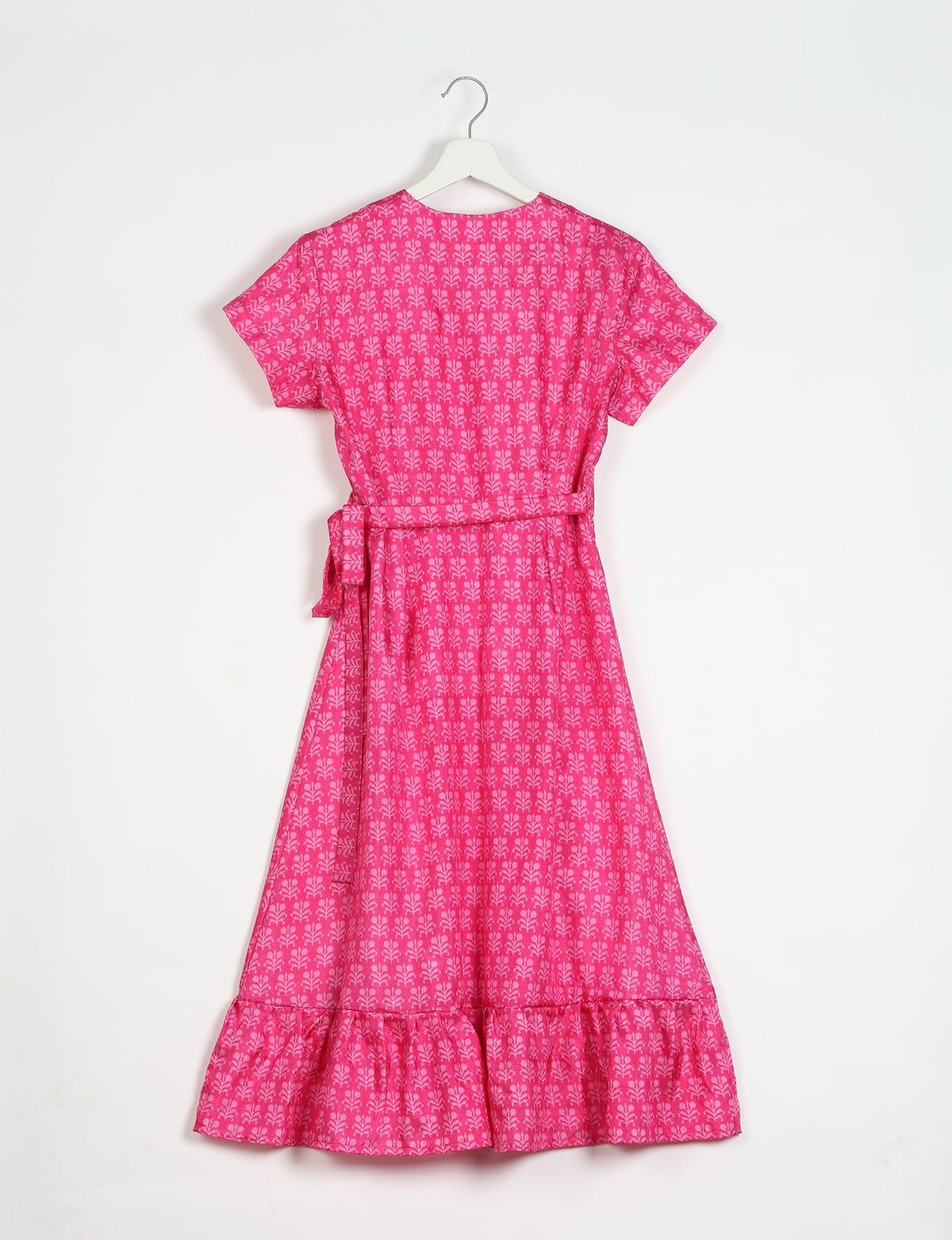 Embrace timeless elegance with our MIDI WRAP DRESS – a midi-length beauty featuring a v-neck, flattery from all angles, and a charming sari belt. Crafted from sustainable materials, this dress embodies ethical clothing and green fashion. Sophisticated with a frill tier at the hem and short cap sleeves, this dress is perfect for any occasion. Tie up the beautifully crafted sari belt on the side for a versatile, stylish, and eco-friendly look.
