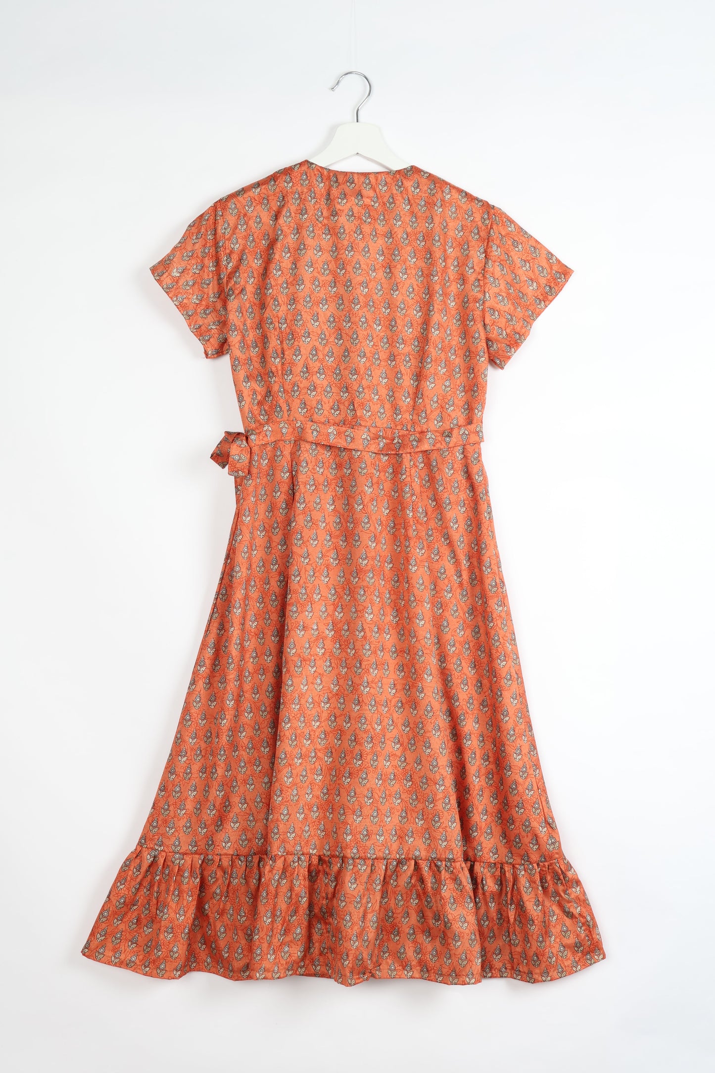 Embrace timeless elegance with our MIDI WRAP DRESS – a midi-length beauty featuring a v-neck, flattery from all angles, and a charming sari belt. Crafted from sustainable materials, this dress embodies ethical clothing and green fashion. Sophisticated with a frill tier at the hem and short cap sleeves, this dress is perfect for any occasion. Tie up the beautifully crafted sari belt on the side for a versatile, stylish, and eco-friendly look.