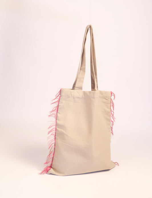 Stylish FRINGE SHOPPER BAG crafted from 100% cotton canvas with sari fringe edging. A spacious and functional accessory, perfect for sustainable shopping with form and fashion in mind.