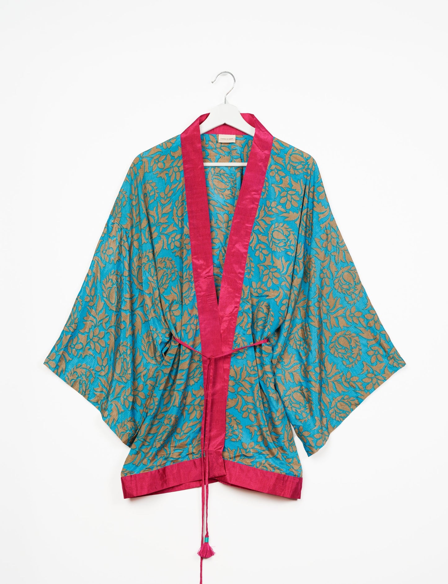 Chic and versatile KIMONO ROBE PRINT with a belt and loose straight-line sleeves. Throw it over swimwear, a t-shirt and shorts, leggings, or jeans for an instant style upgrade. Embrace fashionable versatility with this statement piece.