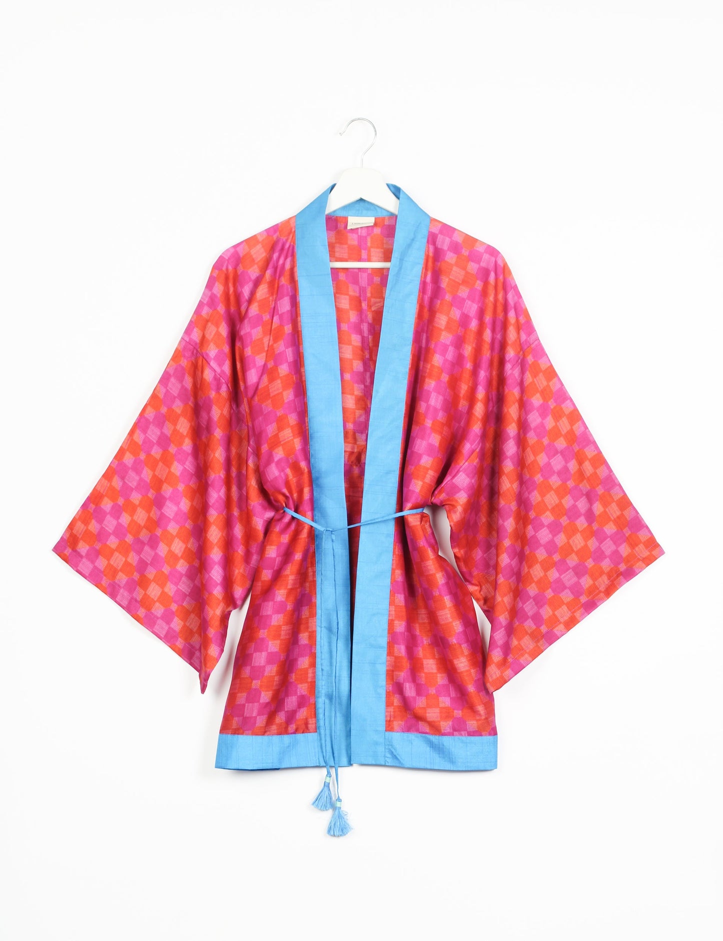 Chic and versatile KIMONO ROBE PRINT with a belt and loose straight-line sleeves. Throw it over swimwear, a t-shirt and shorts, leggings, or jeans for an instant style upgrade. Embrace fashionable versatility with this statement piece.