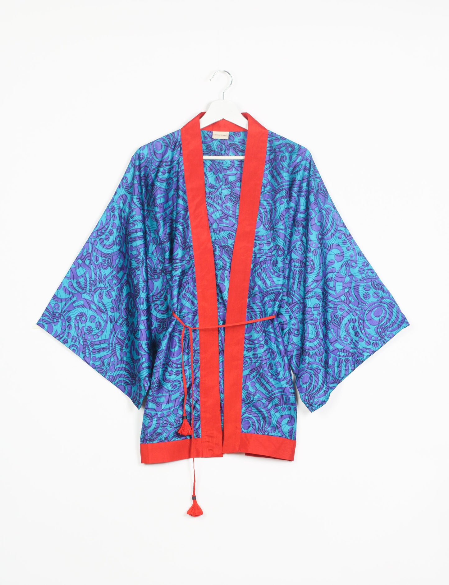 Chic and versatile KIMONO ROBE PRINT with a belt and loose straight-line sleeves. Throw it over swimwear, a t-shirt and shorts, leggings, or jeans for an instant style upgrade. Embrace fashionable versatility with this statement piece.