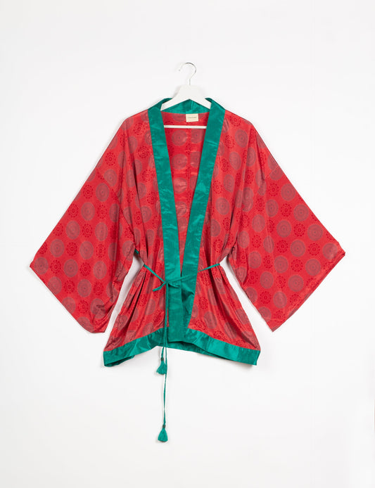 Chic and versatile KIMONO ROBE PRINT with a belt and loose straight-line sleeves. Throw it over swimwear, a t-shirt and shorts, leggings, or jeans for an instant style upgrade. Embrace fashionable versatility with this statement piece.