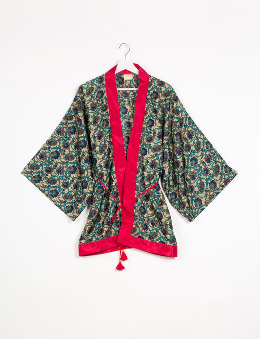 Chic and versatile KIMONO ROBE PRINT with a belt and loose straight-line sleeves. Throw it over swimwear, a t-shirt and shorts, leggings, or jeans for an instant style upgrade. Embrace fashionable versatility with this statement piece.