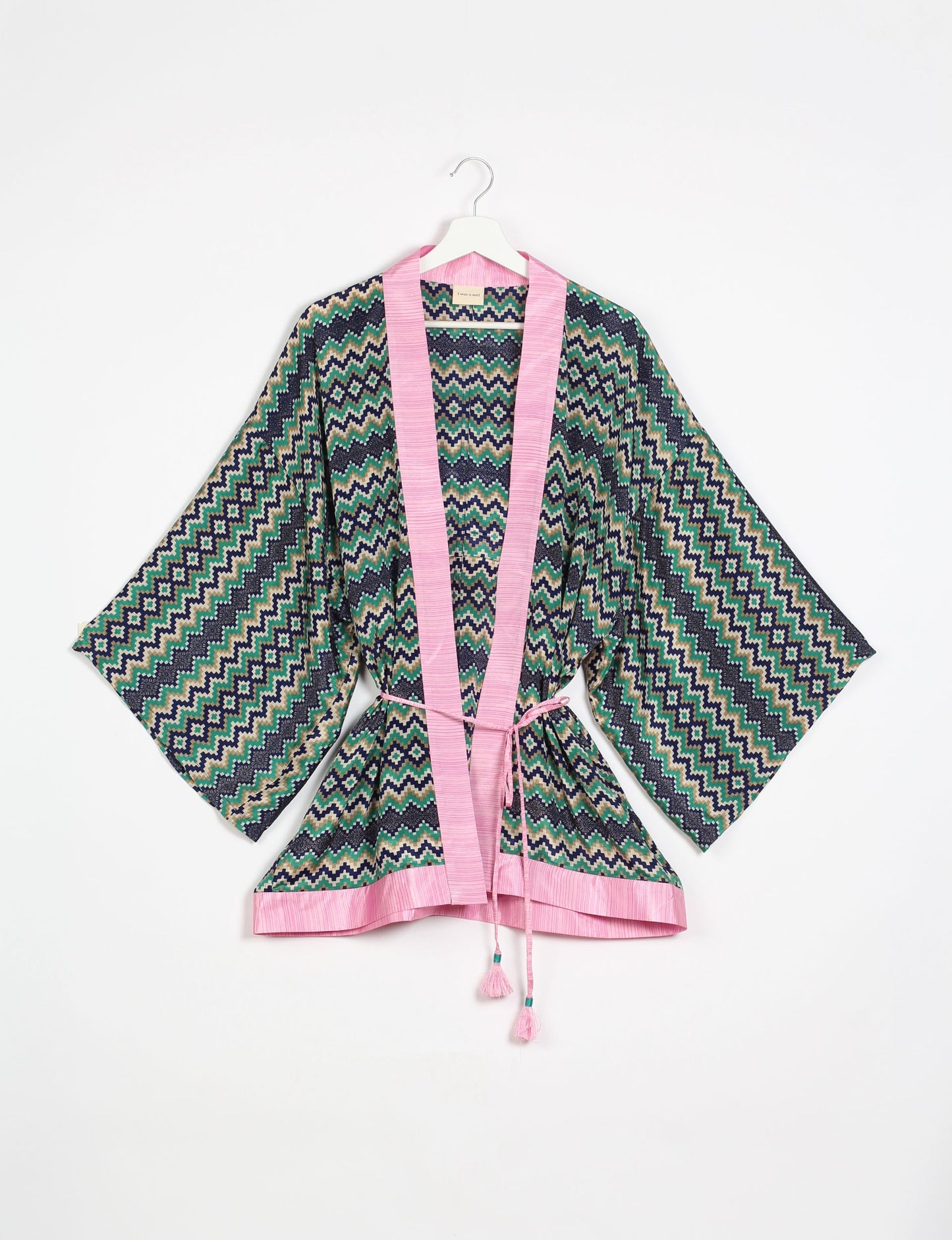 Chic and versatile KIMONO ROBE PRINT with a belt and loose straight-line sleeves. Throw it over swimwear, a t-shirt and shorts, leggings, or jeans for an instant style upgrade. Embrace fashionable versatility with this statement piece.