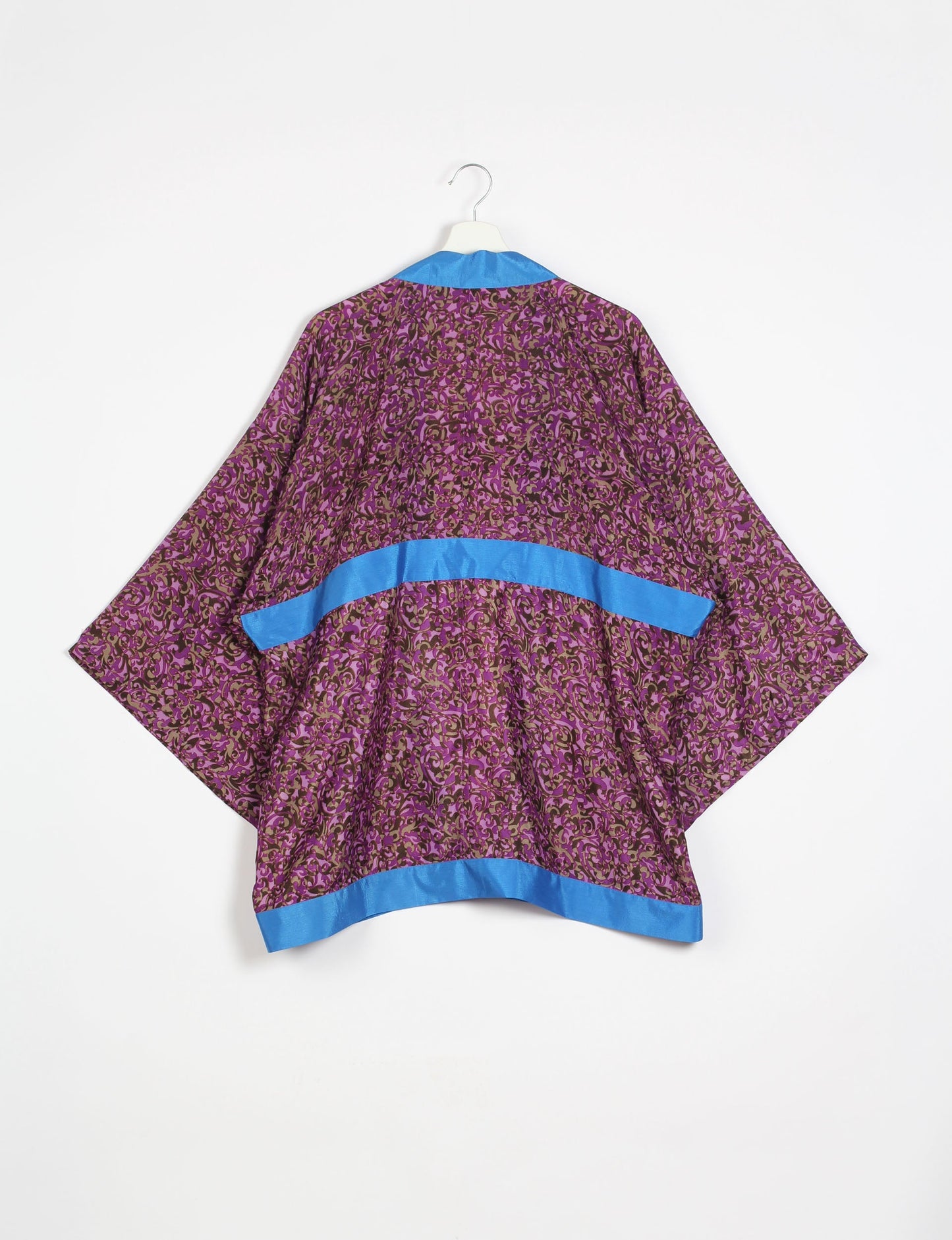 Chic and versatile KIMONO ROBE PRINT with a belt and loose straight-line sleeves. Throw it over swimwear, a t-shirt and shorts, leggings, or jeans for an instant style upgrade. Embrace fashionable versatility with this statement piece.