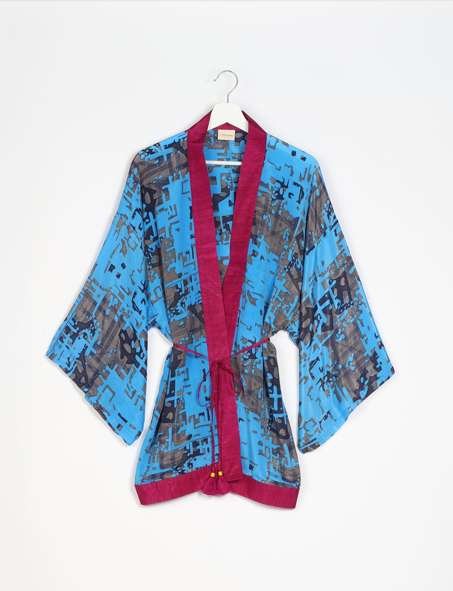 Chic and versatile KIMONO ROBE PRINT with a belt and loose straight-line sleeves. Throw it over swimwear, a t-shirt and shorts, leggings, or jeans for an instant style upgrade. Embrace fashionable versatility with this statement piece.