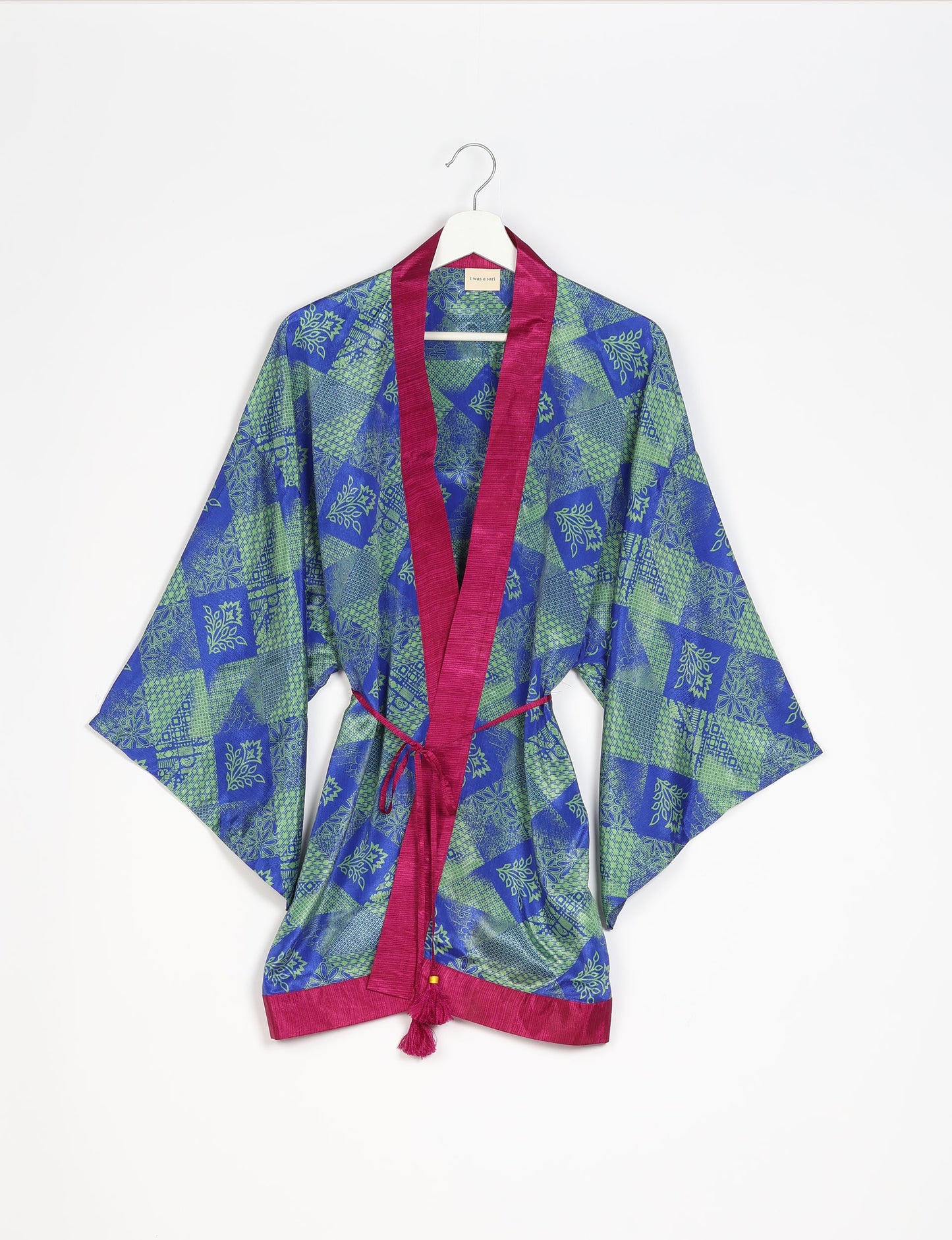 Chic and versatile KIMONO ROBE PRINT with a belt and loose straight-line sleeves. Throw it over swimwear, a t-shirt and shorts, leggings, or jeans for an instant style upgrade. Embrace fashionable versatility with this statement piece.