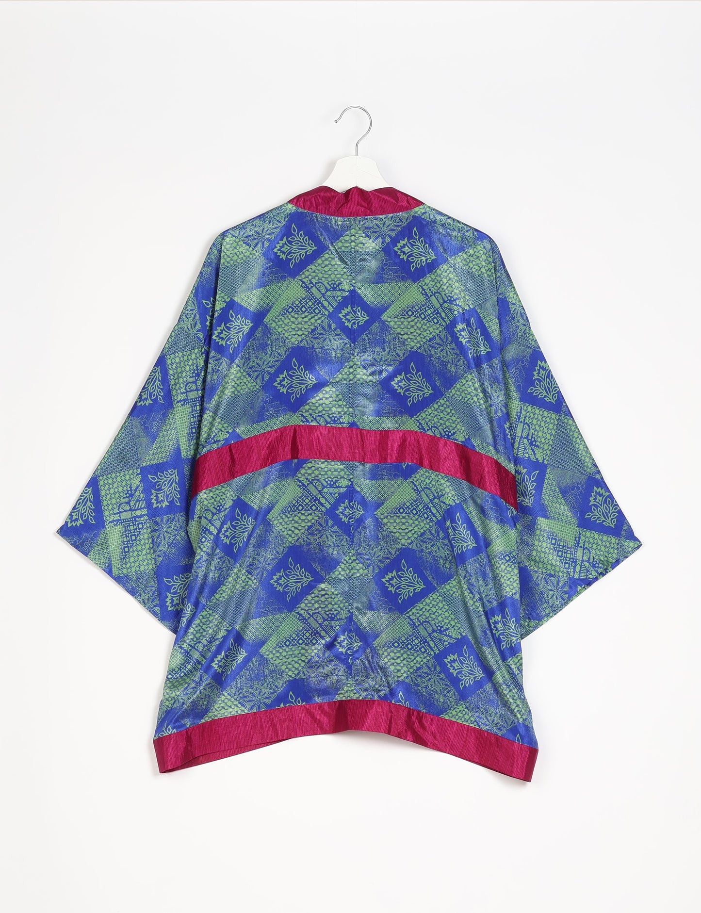 Chic and versatile KIMONO ROBE PRINT with a belt and loose straight-line sleeves. Throw it over swimwear, a t-shirt and shorts, leggings, or jeans for an instant style upgrade. Embrace fashionable versatility with this statement piece.