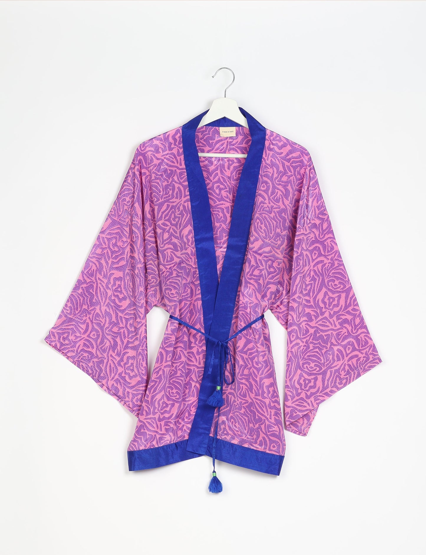 Chic and versatile KIMONO ROBE PRINT with a belt and loose straight-line sleeves. Throw it over swimwear, a t-shirt and shorts, leggings, or jeans for an instant style upgrade. Embrace fashionable versatility with this statement piece.