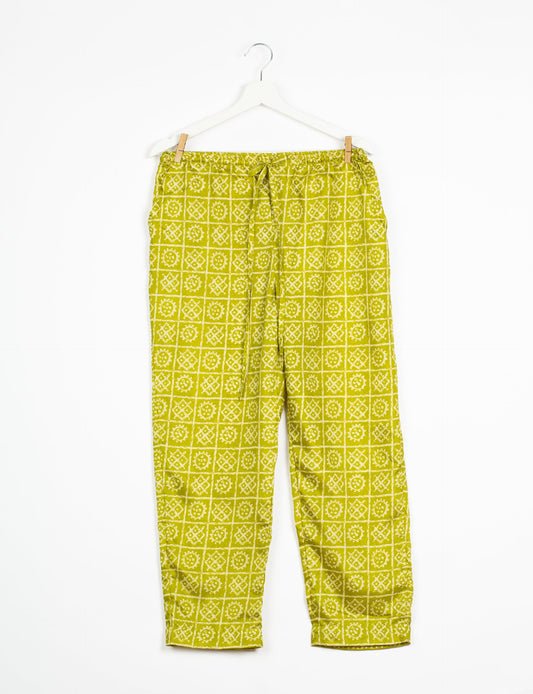 Elevate your wardrobe with our planet-friendly PULL-ON PANTS. Made from upcycled sari fabric, these eco-conscious pants offer a drawstring waist for a perfect fit. Tapered leg design ensures both style and comfort. Choose ethical, green fashion that supports artisans and sustainable living.