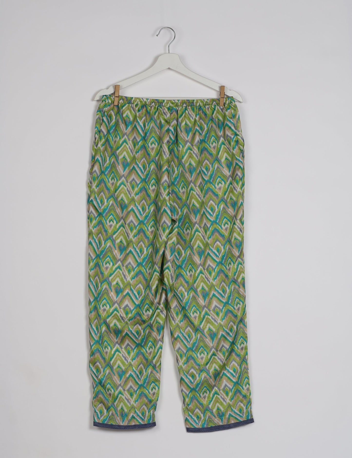 Elevate your wardrobe with our planet-friendly PULL-ON PANTS. Made from upcycled sari fabric, these eco-conscious pants offer a drawstring waist for a perfect fit. Tapered leg design ensures both style and comfort. Choose ethical, green fashion that supports artisans and sustainable living.