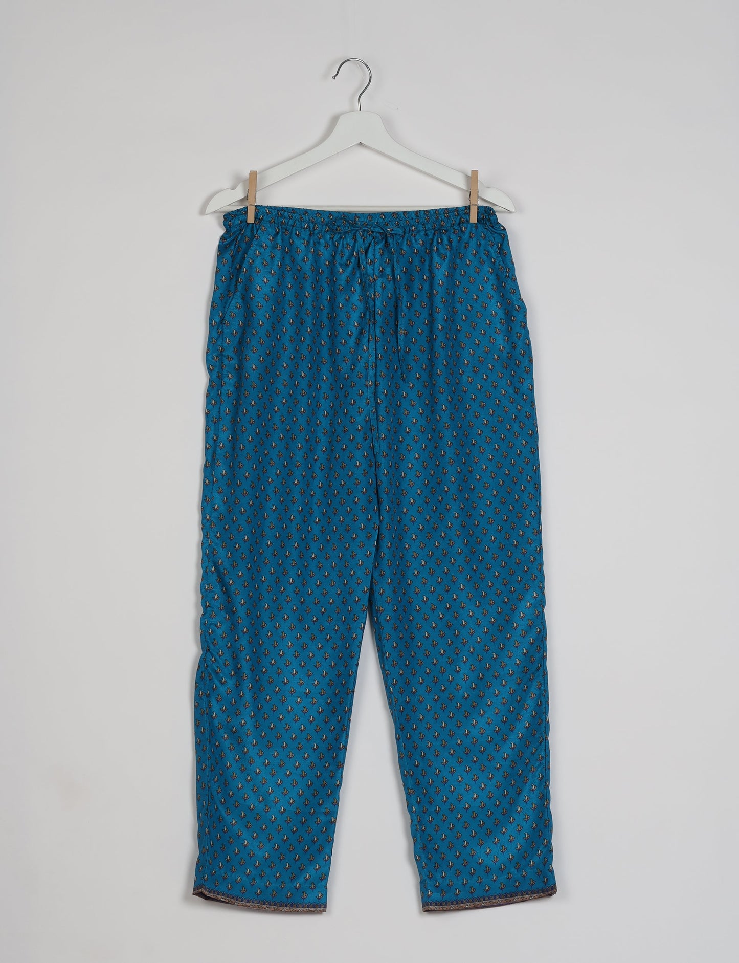 Elevate your wardrobe with our planet-friendly PULL-ON PANTS. Made from upcycled sari fabric, these eco-conscious pants offer a drawstring waist for a perfect fit. Tapered leg design ensures both style and comfort. Choose ethical, green fashion that supports artisans and sustainable living.