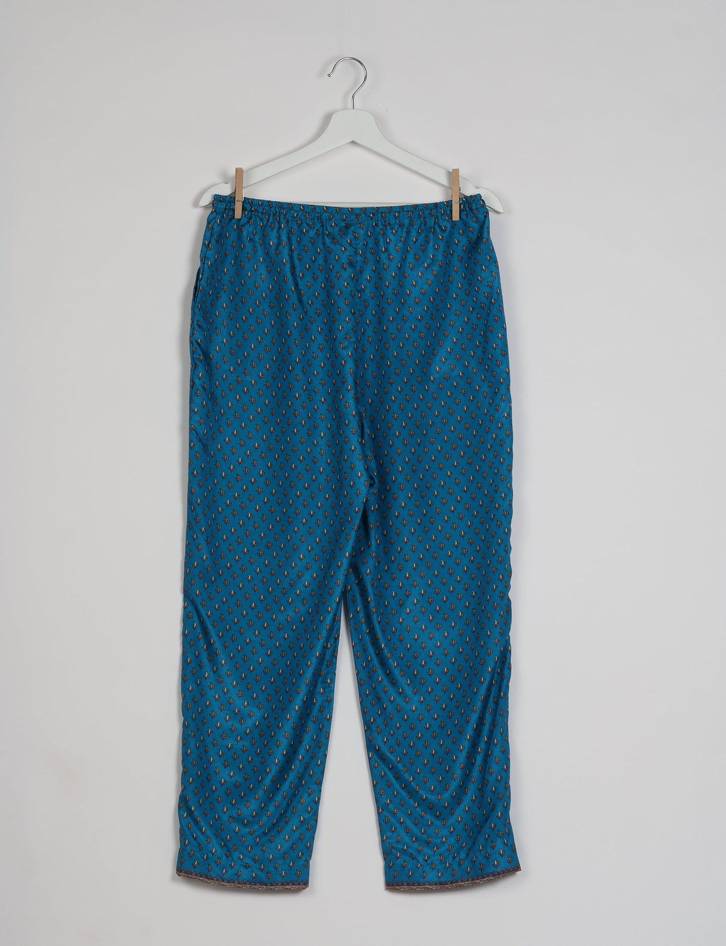 Elevate your wardrobe with our planet-friendly PULL-ON PANTS. Made from upcycled sari fabric, these eco-conscious pants offer a drawstring waist for a perfect fit. Tapered leg design ensures both style and comfort. Choose ethical, green fashion that supports artisans and sustainable living.