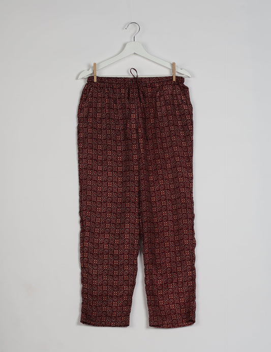 Elevate your wardrobe with our planet-friendly PULL-ON PANTS. Made from upcycled sari fabric, these eco-conscious pants offer a drawstring waist for a perfect fit. Tapered leg design ensures both style and comfort. Choose ethical, green fashion that supports artisans and sustainable living.