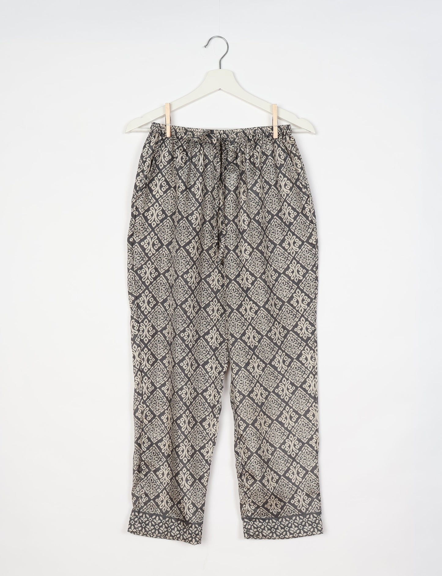 Elevate your wardrobe with our planet-friendly PULL-ON PANTS. Made from upcycled sari fabric, these eco-conscious pants offer a drawstring waist for a perfect fit. Tapered leg design ensures both style and comfort. Choose ethical, green fashion that supports artisans and sustainable living.