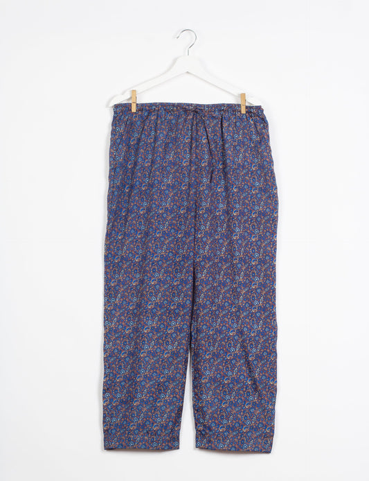 Elevate your wardrobe with our planet-friendly PULL-ON PANTS. Made from upcycled sari fabric, these eco-conscious pants offer a drawstring waist for a perfect fit. Tapered leg design ensures both style and comfort. Choose ethical, green fashion that supports artisans and sustainable living.