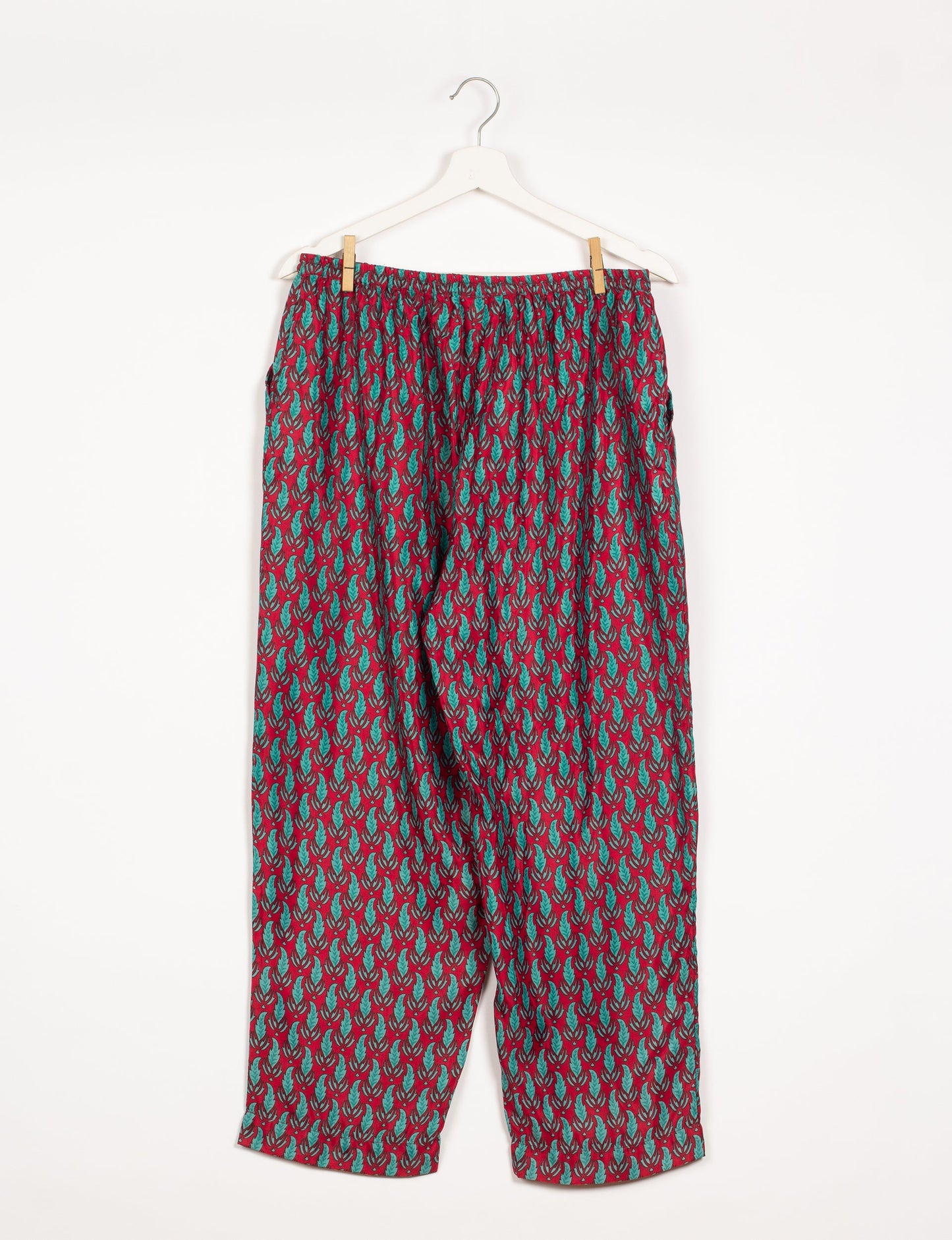 Elevate your wardrobe with our planet-friendly PULL-ON PANTS. Made from upcycled sari fabric, these eco-conscious pants offer a drawstring waist for a perfect fit. Tapered leg design ensures both style and comfort. Choose ethical, green fashion that supports artisans and sustainable living.