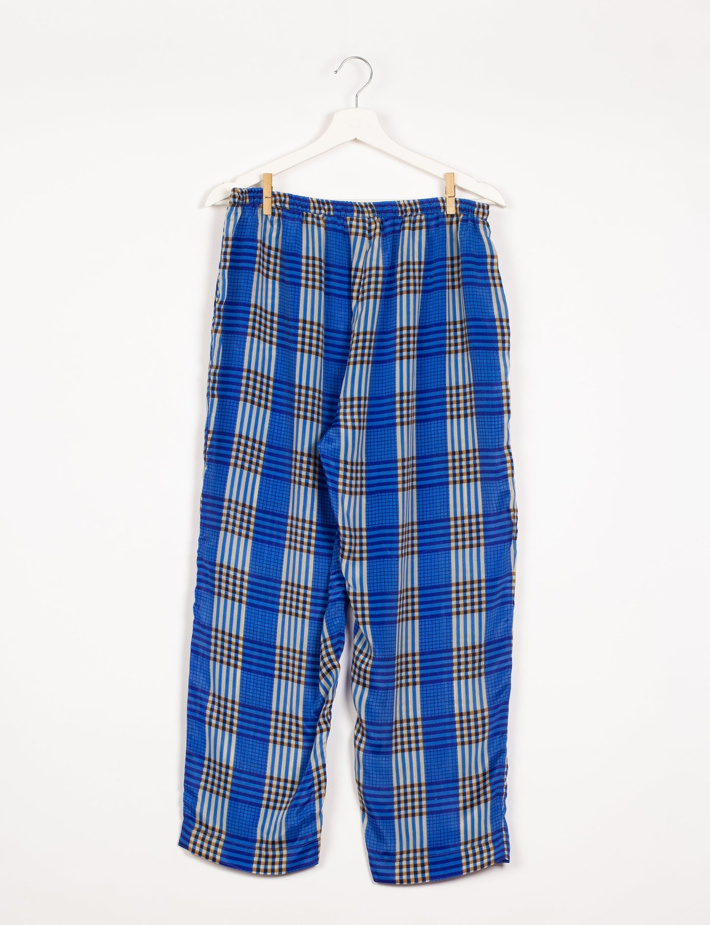 Elevate your wardrobe with our planet-friendly PULL-ON PANTS. Made from upcycled sari fabric, these eco-conscious pants offer a drawstring waist for a perfect fit. Tapered leg design ensures both style and comfort. Choose ethical, green fashion that supports artisans and sustainable living.