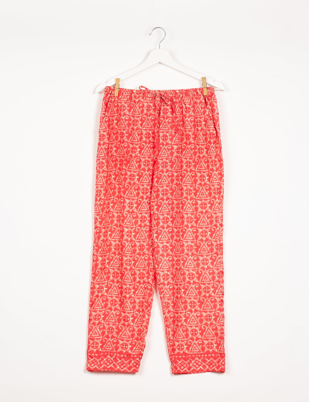 Elevate your wardrobe with our planet-friendly PULL-ON PANTS. Made from upcycled sari fabric, these eco-conscious pants offer a drawstring waist for a perfect fit. Tapered leg design ensures both style and comfort. Choose ethical, green fashion that supports artisans and sustainable living.