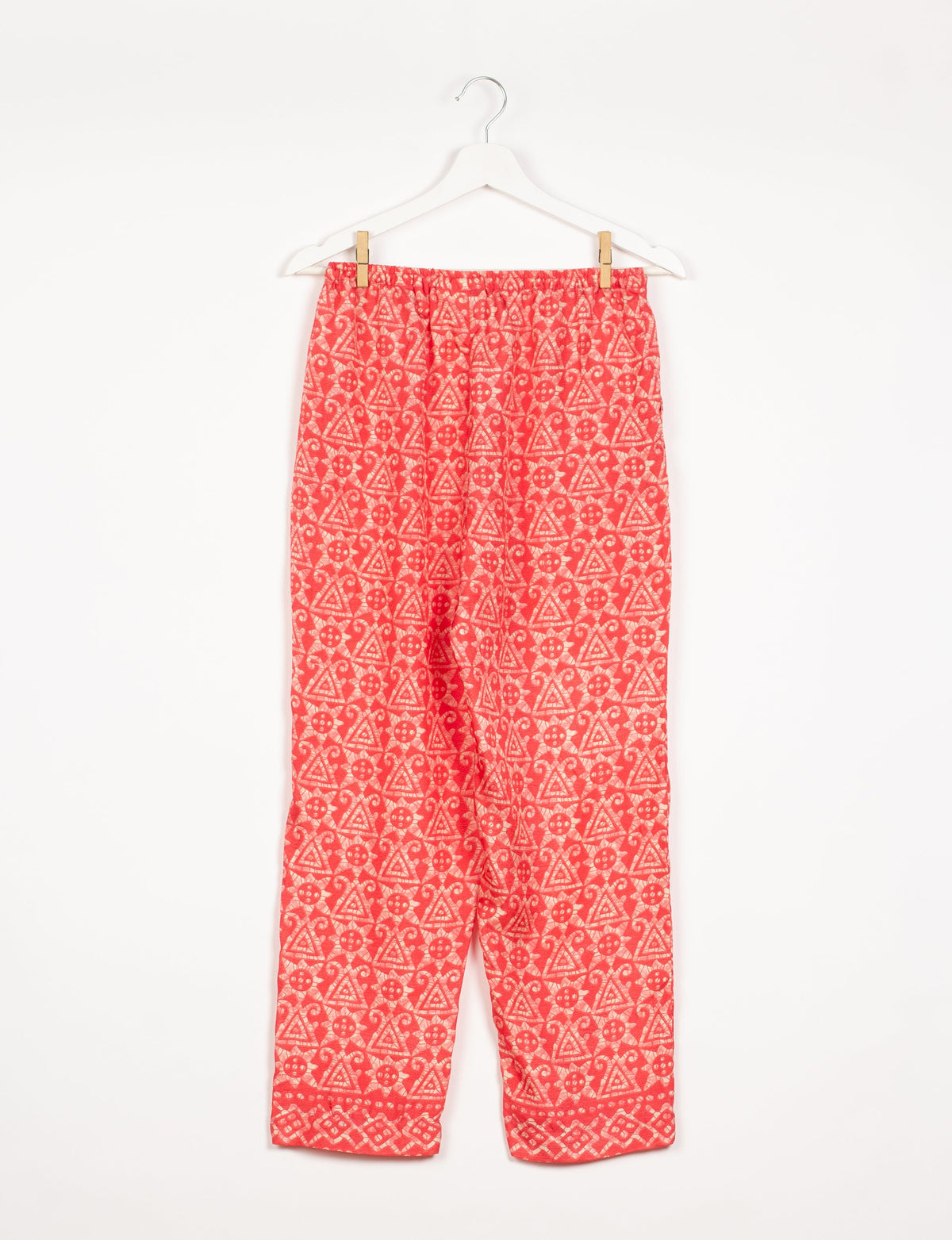 Elevate your wardrobe with our planet-friendly PULL-ON PANTS. Made from upcycled sari fabric, these eco-conscious pants offer a drawstring waist for a perfect fit. Tapered leg design ensures both style and comfort. Choose ethical, green fashion that supports artisans and sustainable living.