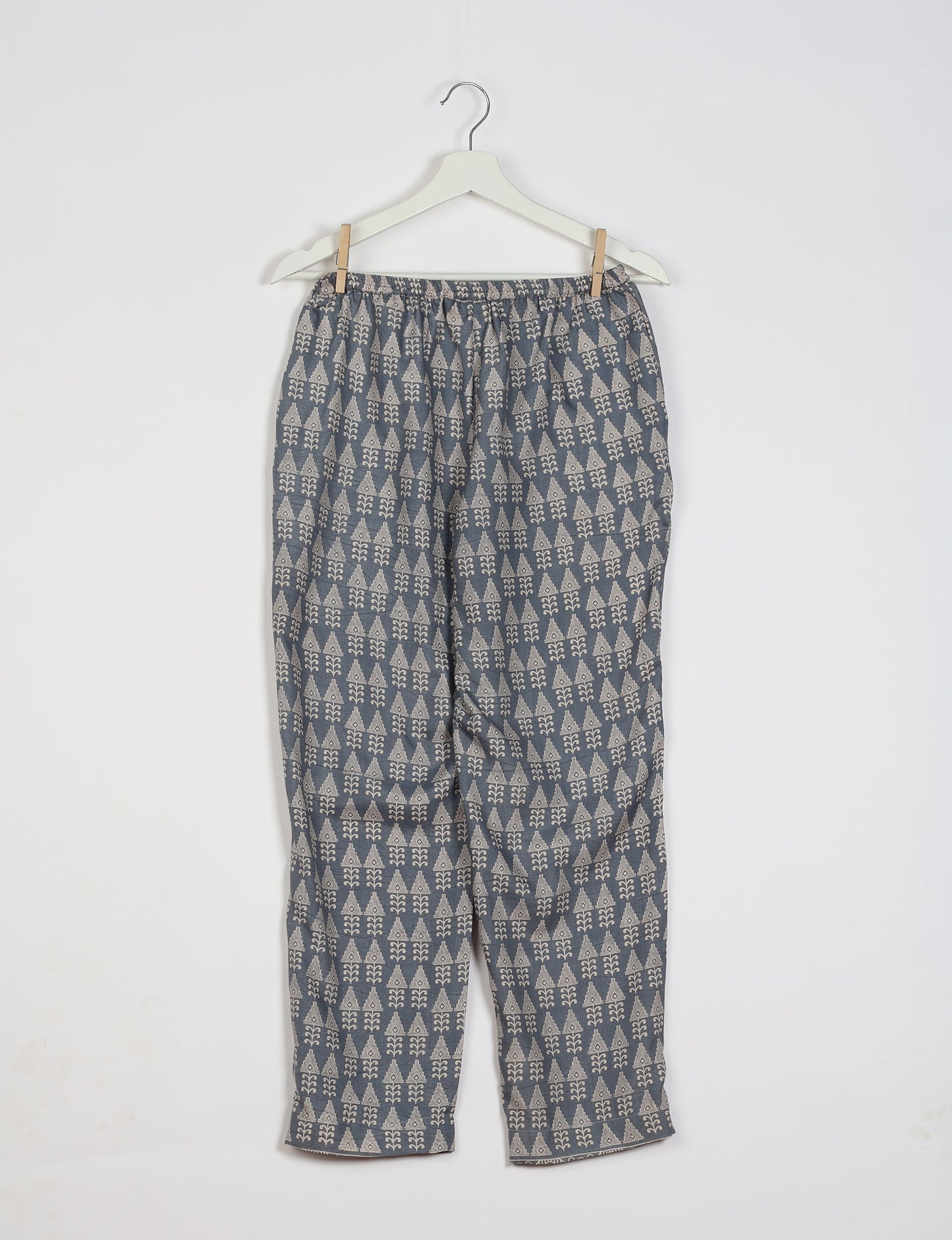 Elevate your wardrobe with our planet-friendly PULL-ON PANTS. Made from upcycled sari fabric, these eco-conscious pants offer a drawstring waist for a perfect fit. Tapered leg design ensures both style and comfort. Choose ethical, green fashion that supports artisans and sustainable living.