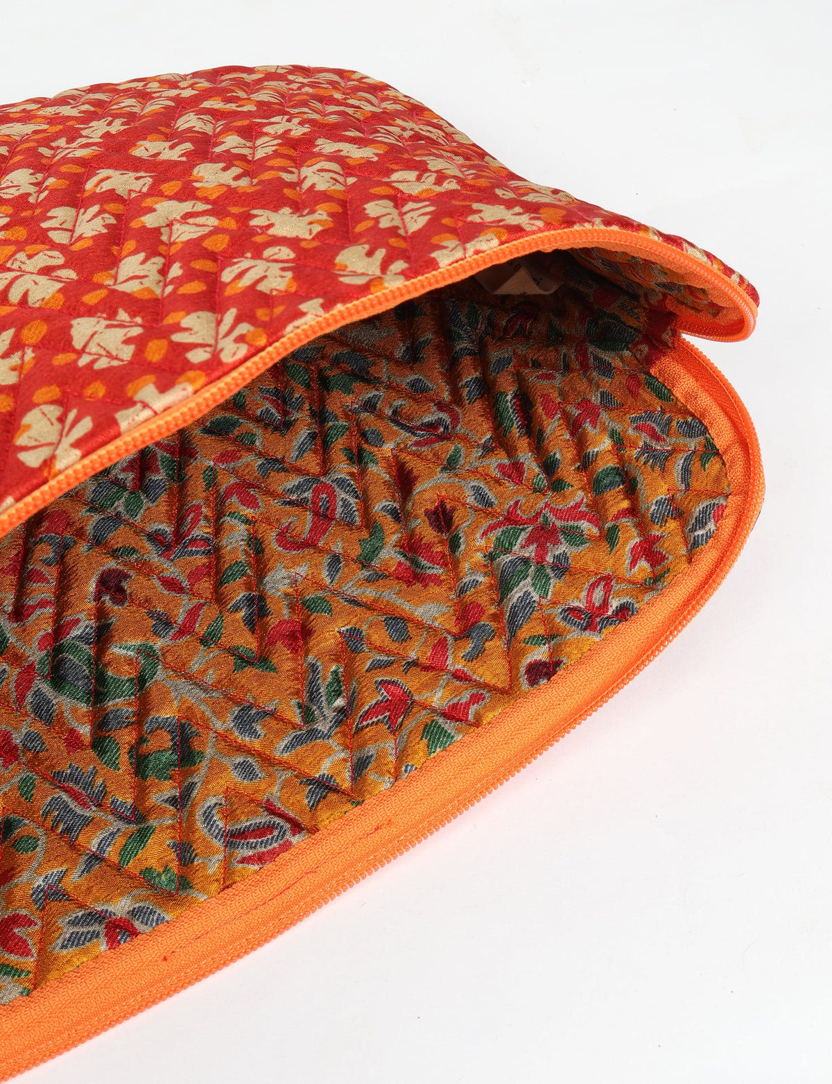 Elevate your tech style with our QUILTED LAPTOP SLEEVE 15-16 inches. Crafted with eco-friendly materials, the quilted design provides cushioning and durable protection for your 15"-16" laptop. Lightweight and stylish, with a secure zipper closure – your ethical choice for sustainable tech storage.