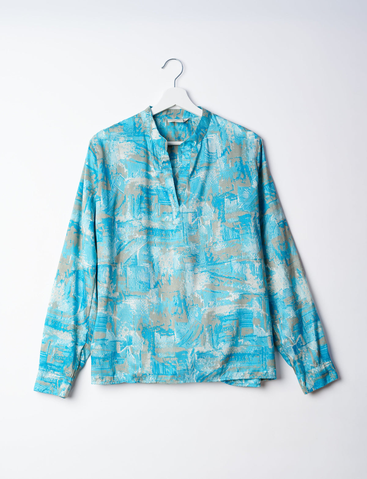 Versatile DAY BLOUSE, a sustainable wardrobe essential with a classic Johnny collar and full sleeves. Lightweight fabric for a comfortable fit, perfect for dressing up or down. Explore ethical clothing and green fashion with this eco-friendly and timeless piece, perfect for any occasion.
