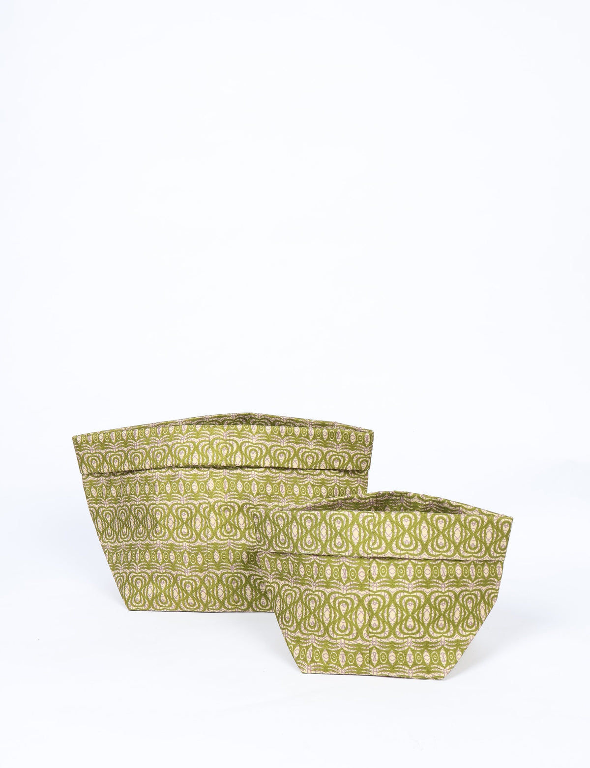 Upgrade your plant aesthetics sustainably with our PLANT POT COVER SET – two handmade covers crafted from preloved saris. Ethical and green, these covers bring eco-friendly charm to your plants and your space.