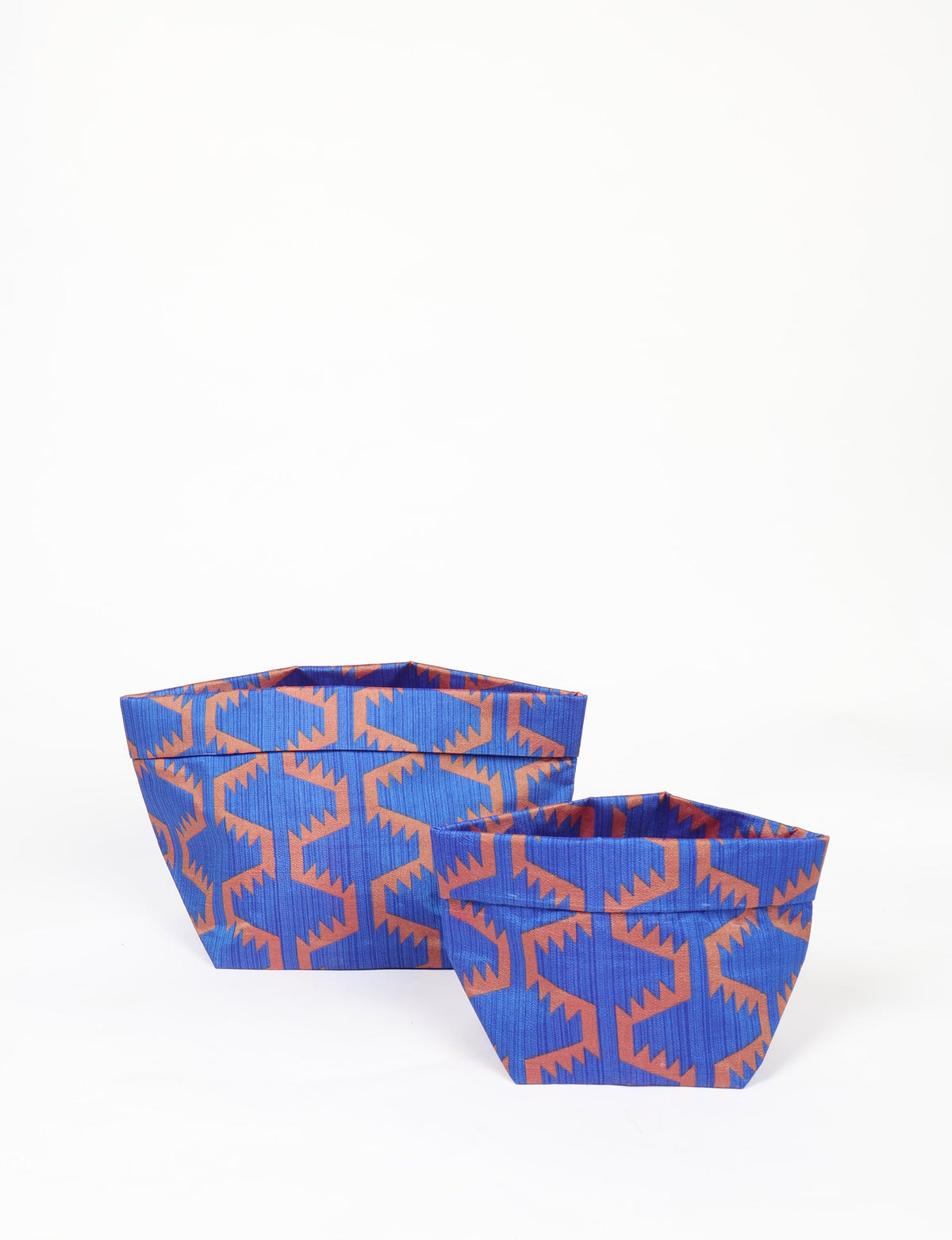 Upgrade your plant aesthetics sustainably with our PLANT POT COVER SET – two handmade covers crafted from preloved saris. Ethical and green, these covers bring eco-friendly charm to your plants and your space.