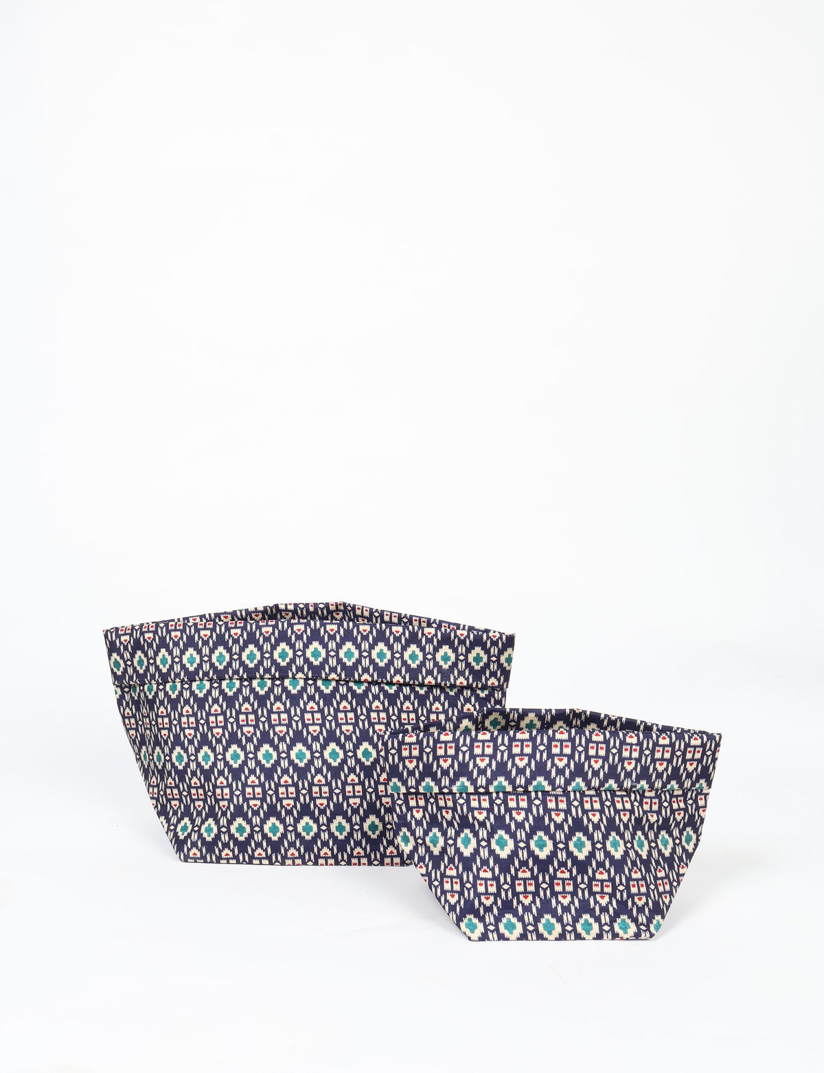 Upgrade your plant aesthetics sustainably with our PLANT POT COVER SET – two handmade covers crafted from preloved saris. Ethical and green, these covers bring eco-friendly charm to your plants and your space.
