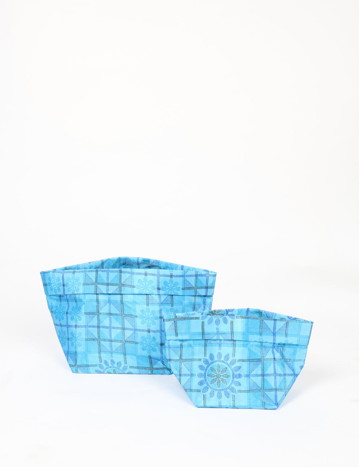 Upgrade your plant aesthetics sustainably with our PLANT POT COVER SET – two handmade covers crafted from preloved saris. Ethical and green, these covers bring eco-friendly charm to your plants and your space.
