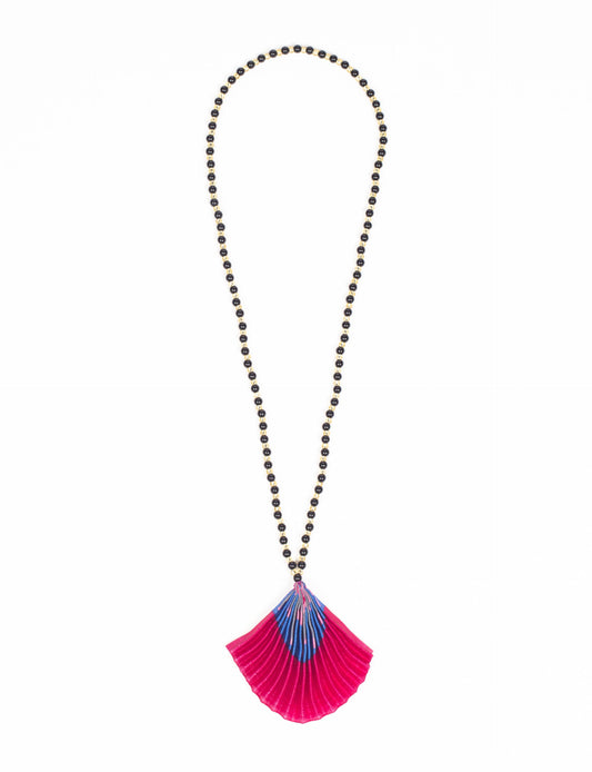 Dive into sustainable fashion with our PLEATED NECKLACE, a creation by talented female artisans in Mumbai. The pleated fan pendant, made from upcycled saris, hangs on a colorful necklace crafted from glass beads, embellished with sparkling glass crystals. An ethical, green fashion statement for conscious styling.