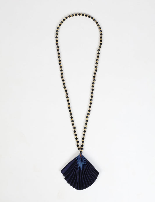 Dive into sustainable fashion with our PLEATED NECKLACE, a creation by talented female artisans in Mumbai. The pleated fan pendant, made from upcycled saris, hangs on a colorful necklace crafted from glass beads, embellished with sparkling glass crystals. An ethical, green fashion statement for conscious styling.