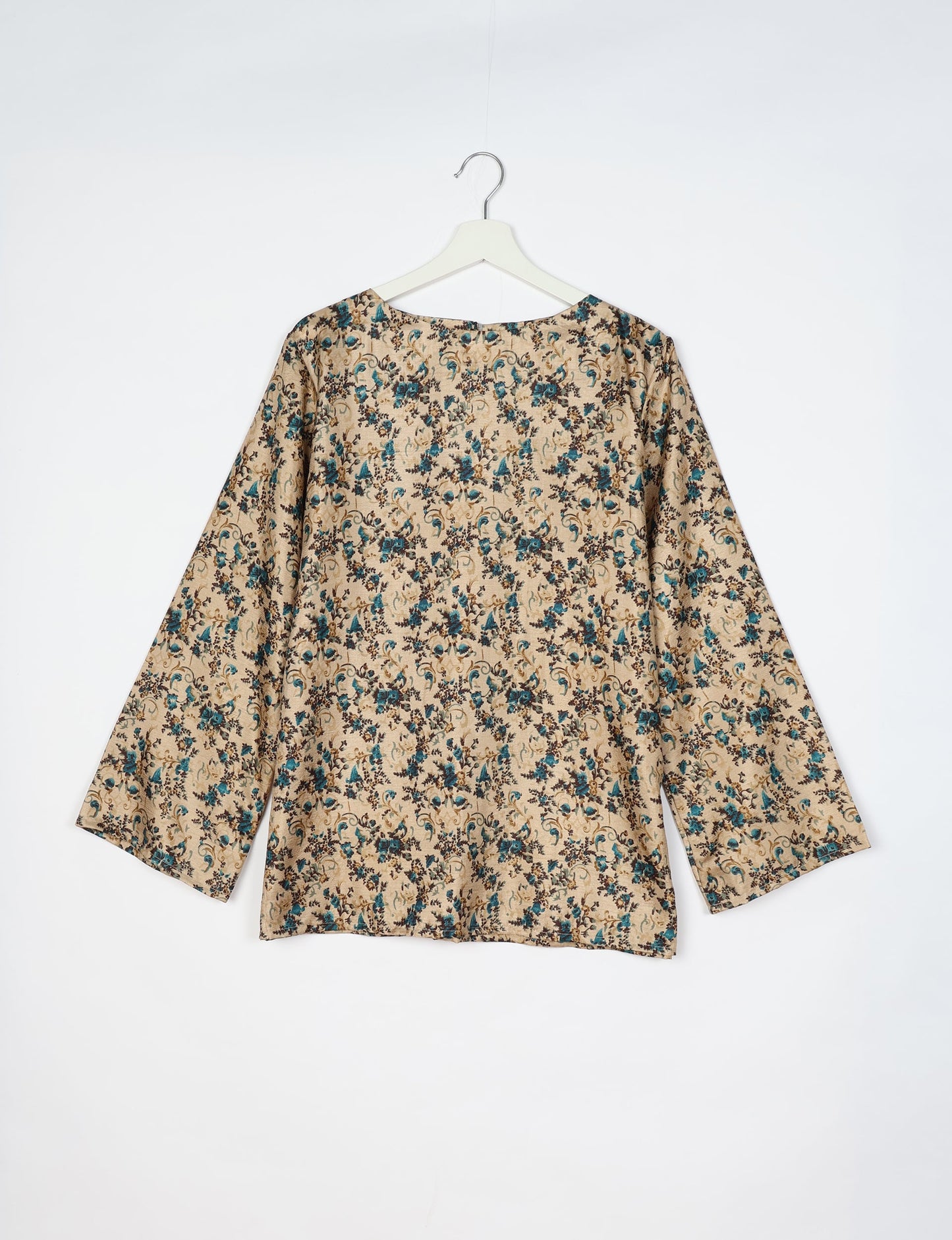 Comfortable and stylish lounge set crafted with care, representing eco clothing, carbon neutral clothing, and repurposed clothing. A co-ord set aligned with conscious clothing, upcycled women’s clothing, and the spirit of the fashion revolution.