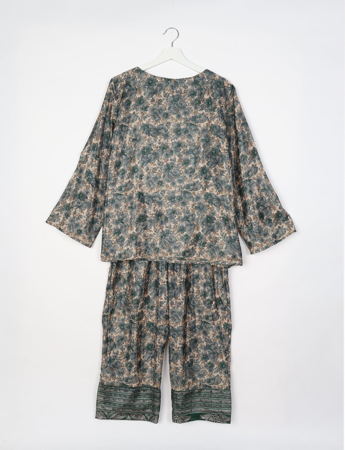 Comfortable and stylish lounge set crafted with care, representing eco clothing, carbon neutral clothing, and repurposed clothing. A co-ord set aligned with conscious clothing, upcycled women’s clothing, and the spirit of the fashion revolution.