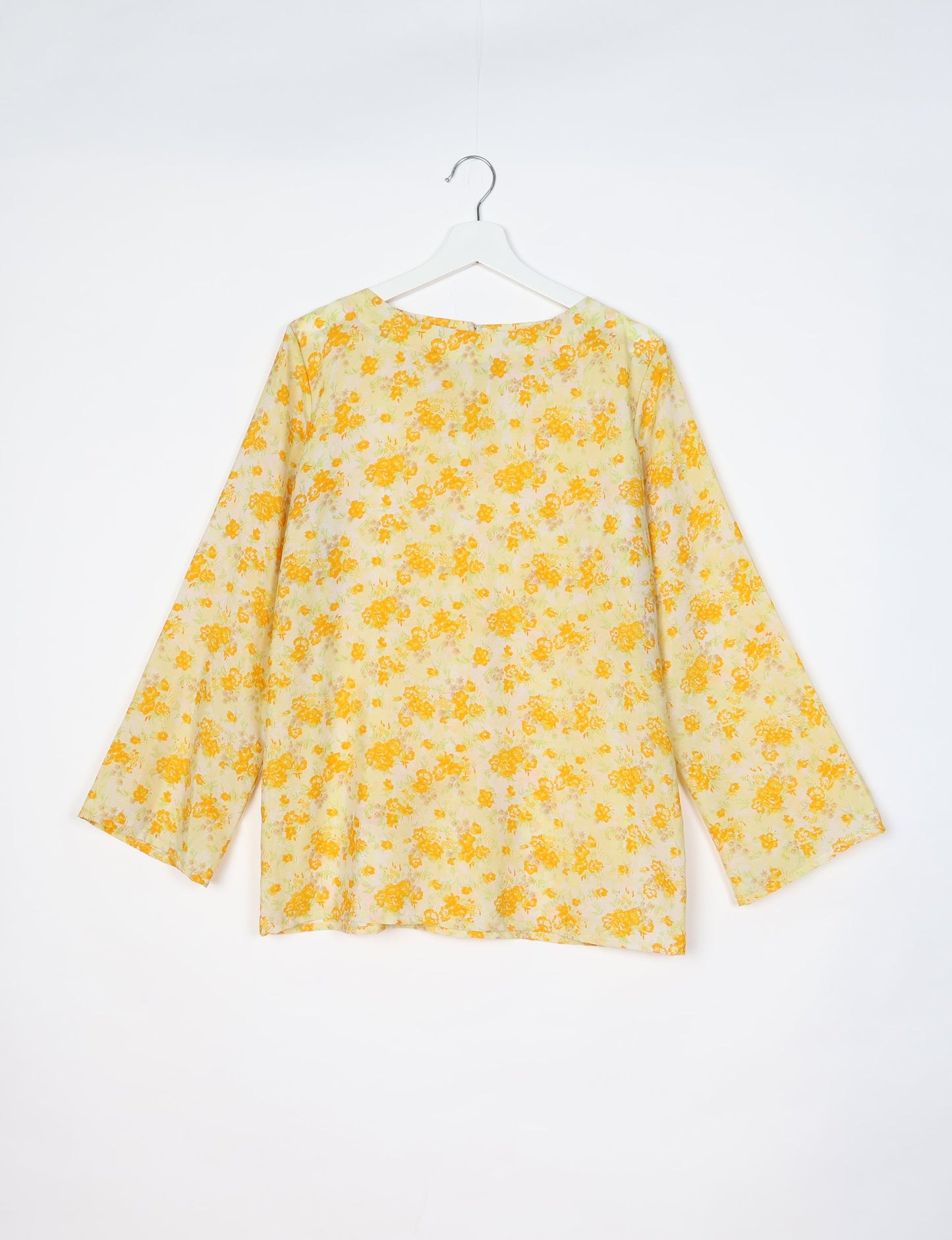 Comfortable and stylish lounge set crafted with care, representing eco clothing, carbon neutral clothing, and repurposed clothing. A co-ord set aligned with conscious clothing, upcycled women’s clothing, and the spirit of the fashion revolution.