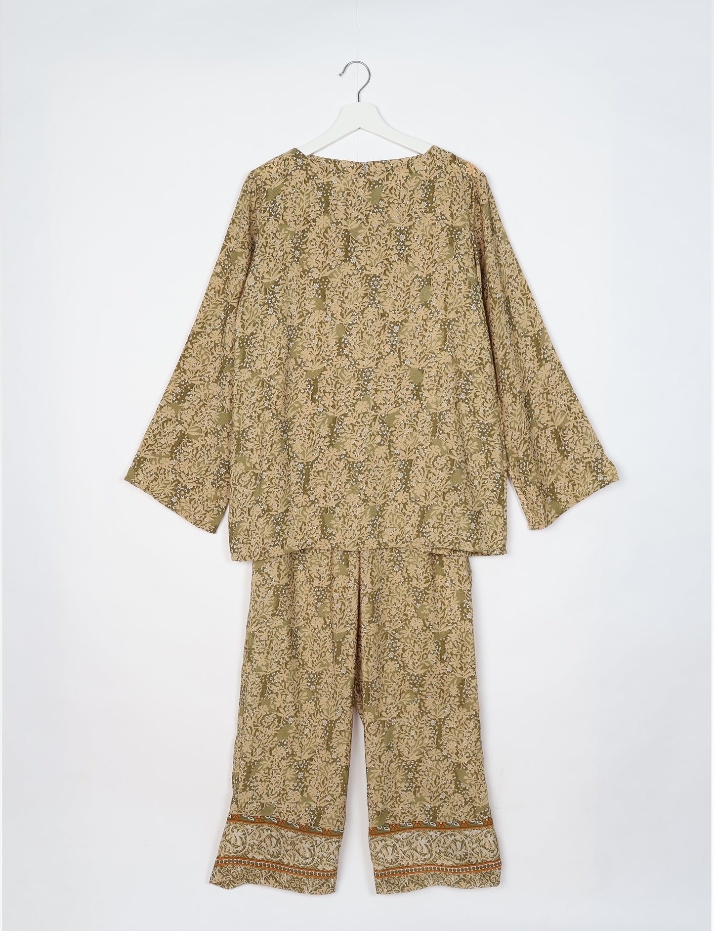 Comfortable and stylish lounge set crafted with care, representing eco clothing, carbon neutral clothing, and repurposed clothing. A co-ord set aligned with conscious clothing, upcycled women’s clothing, and the spirit of the fashion revolution.