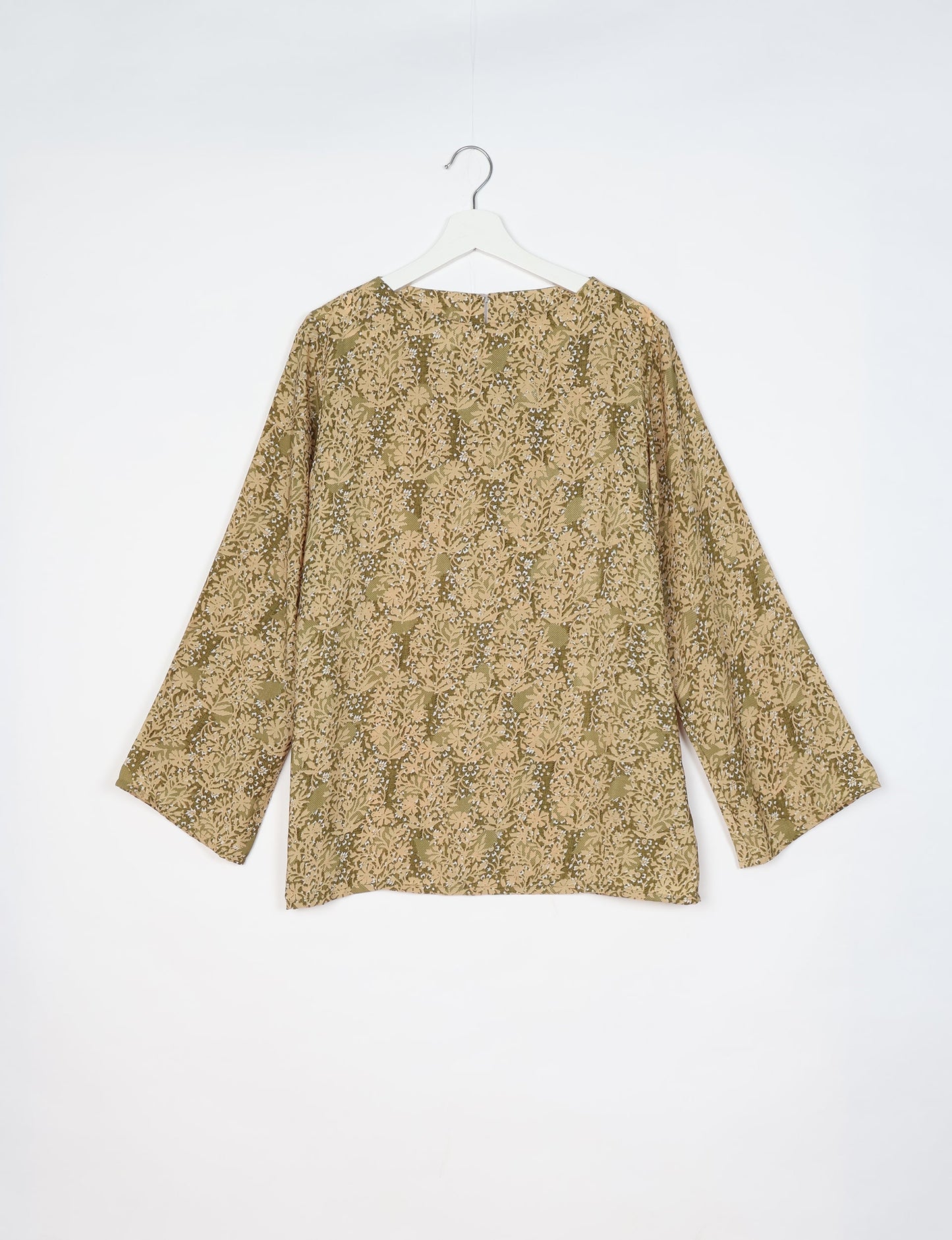 Comfortable and stylish lounge set crafted with care, representing eco clothing, carbon neutral clothing, and repurposed clothing. A co-ord set aligned with conscious clothing, upcycled women’s clothing, and the spirit of the fashion revolution.