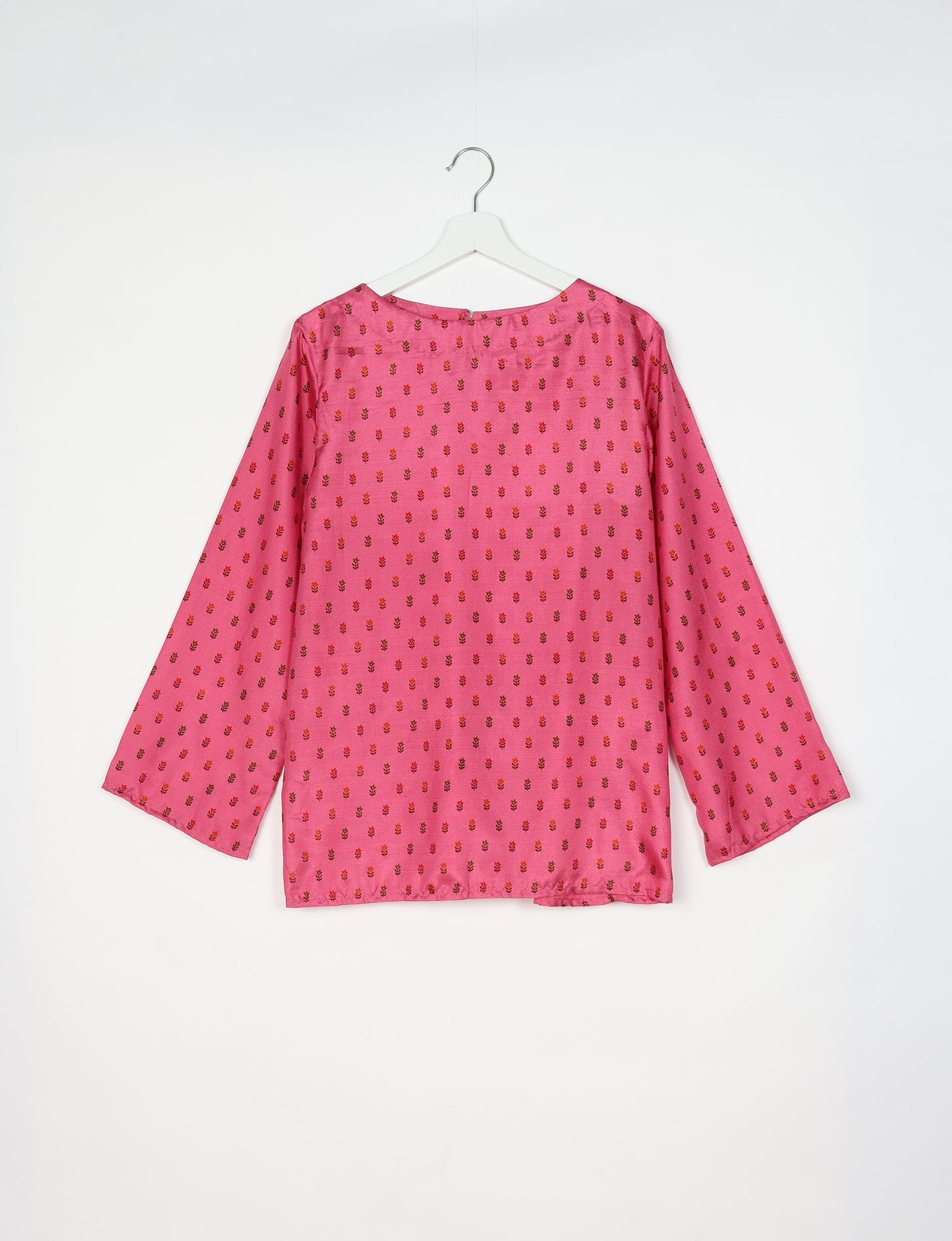 Comfortable and stylish lounge set crafted with care, representing eco clothing, carbon neutral clothing, and repurposed clothing. A co-ord set aligned with conscious clothing, upcycled women’s clothing, and the spirit of the fashion revolution.