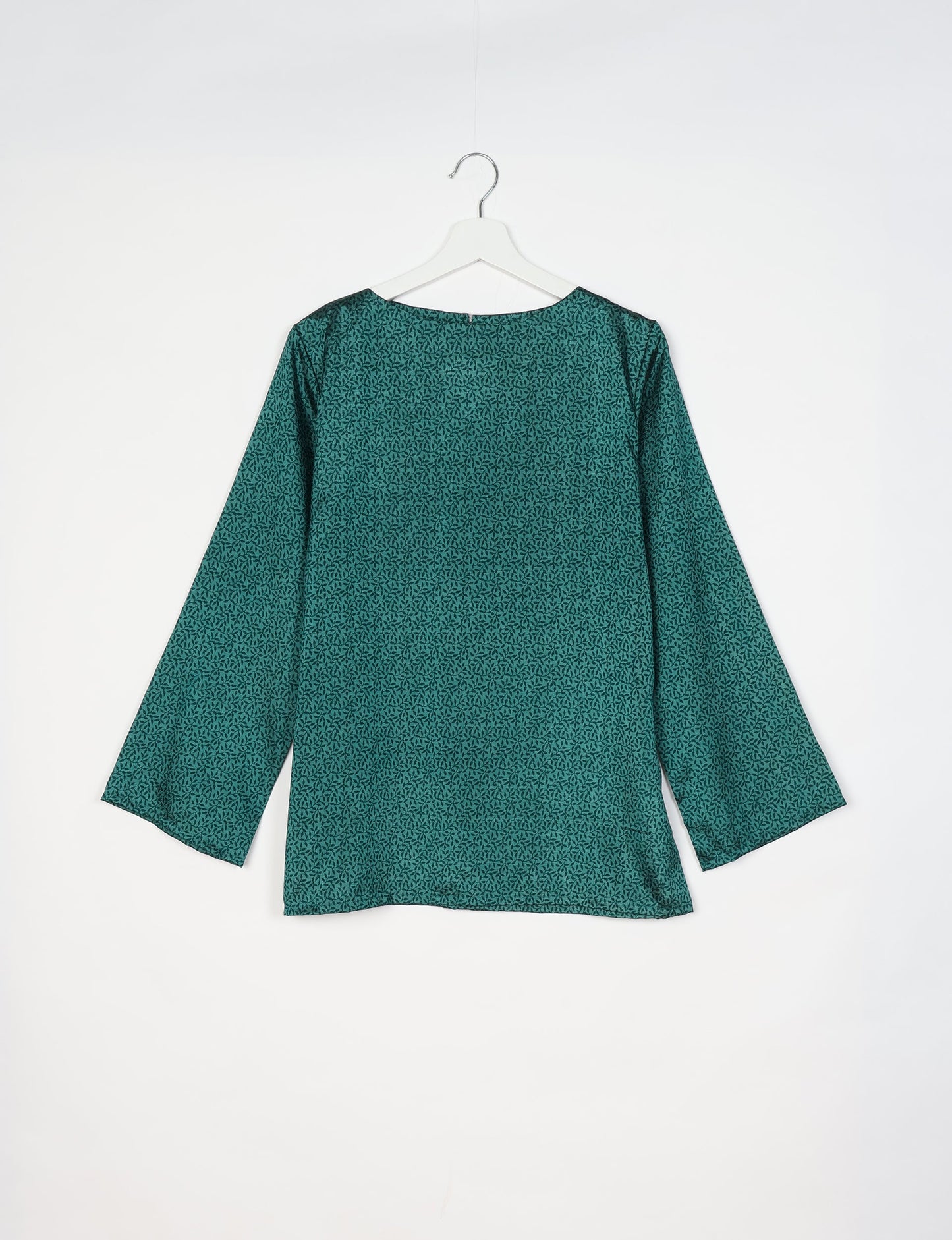 Comfortable and stylish lounge set crafted with care, representing eco clothing, carbon neutral clothing, and repurposed clothing. A co-ord set aligned with conscious clothing, upcycled women’s clothing, and the spirit of the fashion revolution.