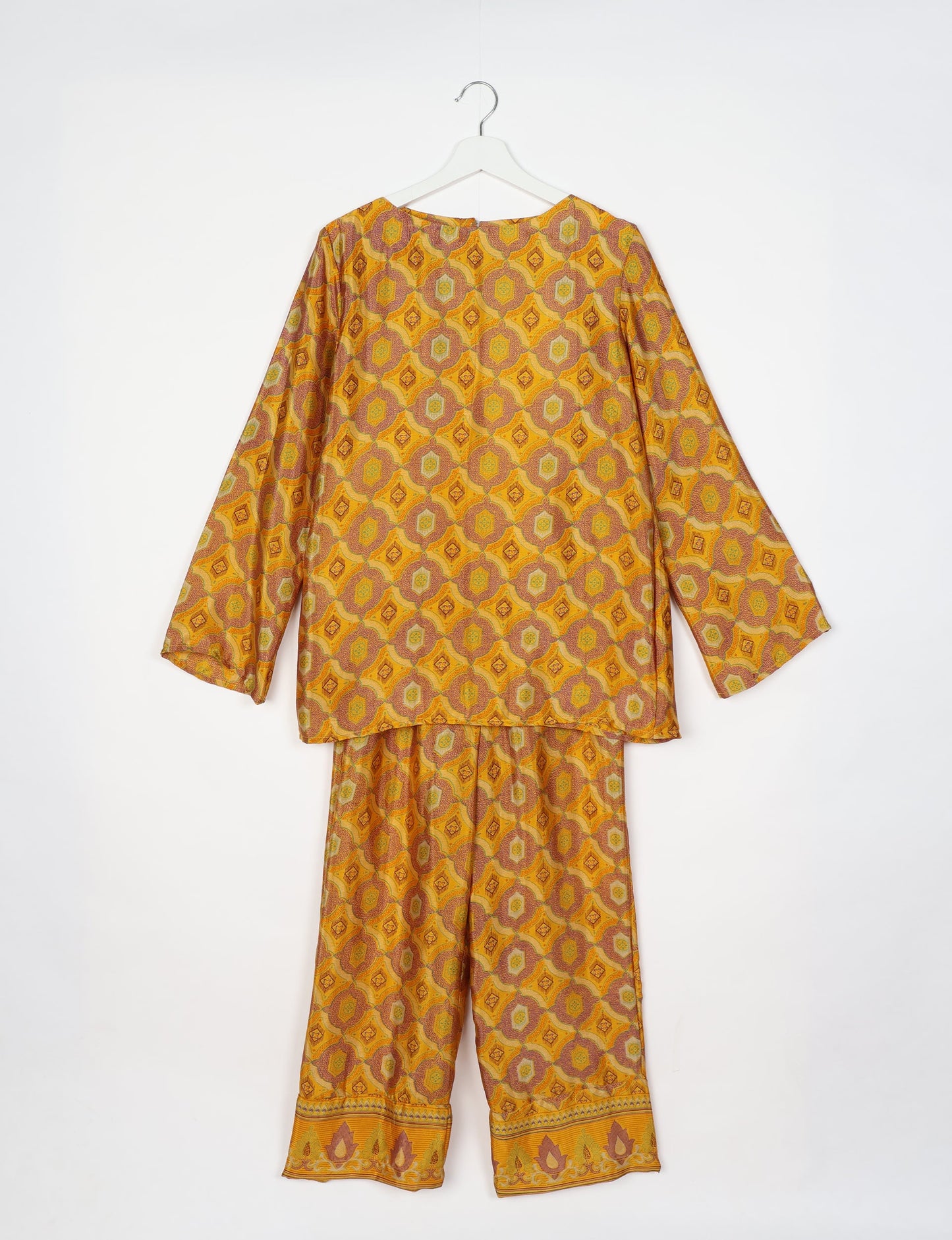 Comfortable and stylish lounge set crafted with care, representing eco clothing, carbon neutral clothing, and repurposed clothing. A co-ord set aligned with conscious clothing, upcycled women’s clothing, and the spirit of the fashion revolution.