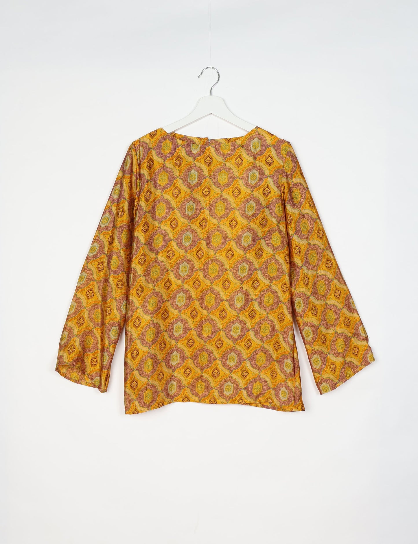 Comfortable and stylish lounge set crafted with care, representing eco clothing, carbon neutral clothing, and repurposed clothing. A co-ord set aligned with conscious clothing, upcycled women’s clothing, and the spirit of the fashion revolution.