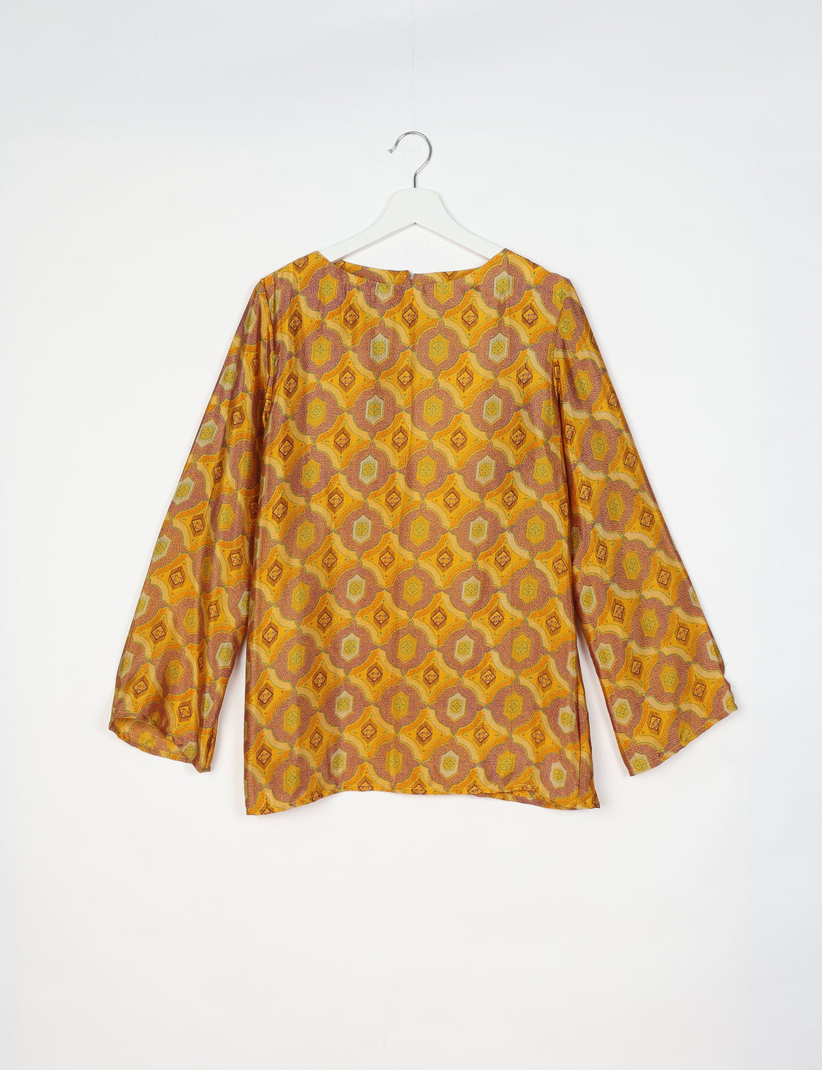Comfortable and stylish lounge set crafted with care, representing eco clothing, carbon neutral clothing, and repurposed clothing. A co-ord set aligned with conscious clothing, upcycled women’s clothing, and the spirit of the fashion revolution.