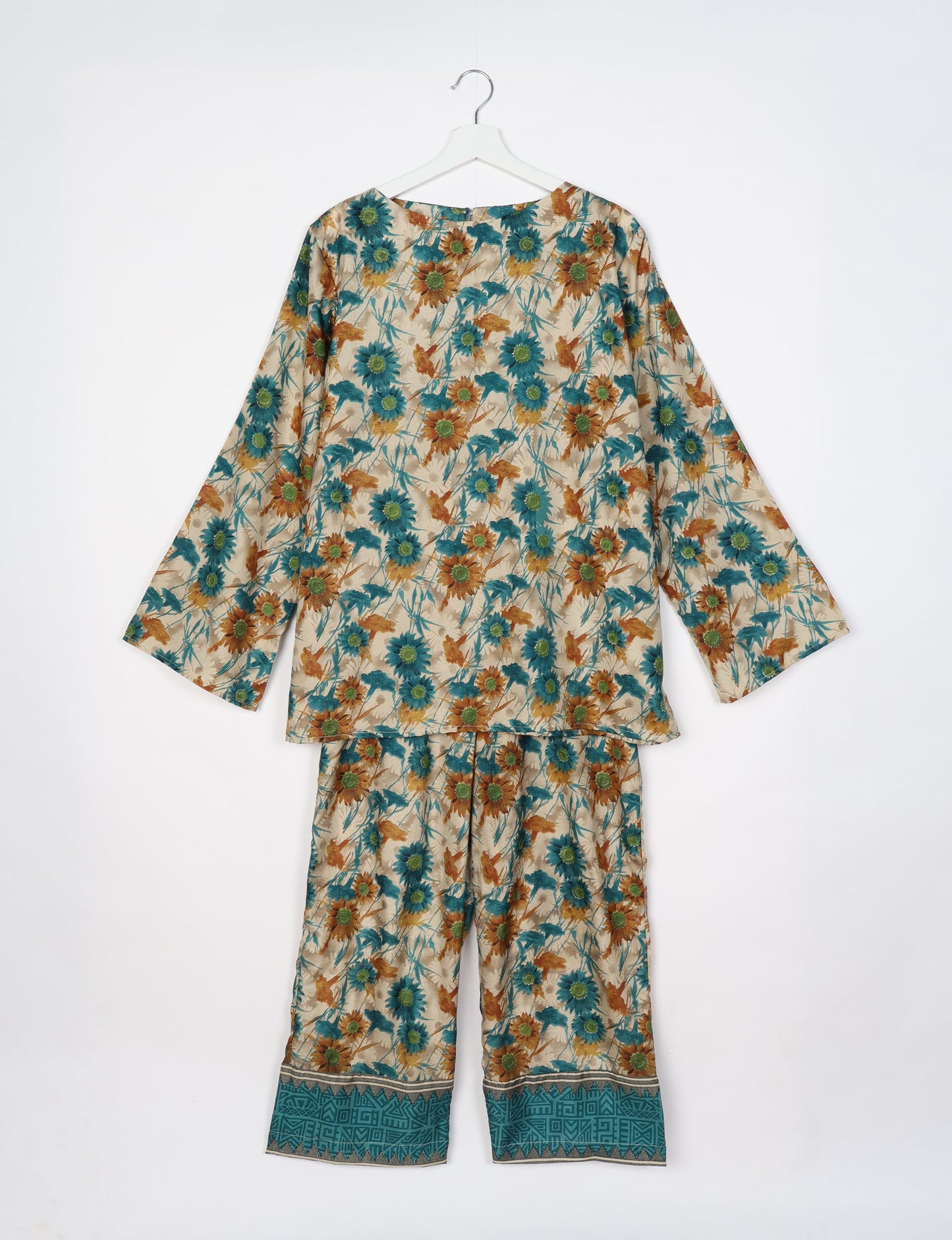 Comfortable and stylish lounge set crafted with care, representing eco clothing, carbon neutral clothing, and repurposed clothing. A co-ord set aligned with conscious clothing, upcycled women’s clothing, and the spirit of the fashion revolution.