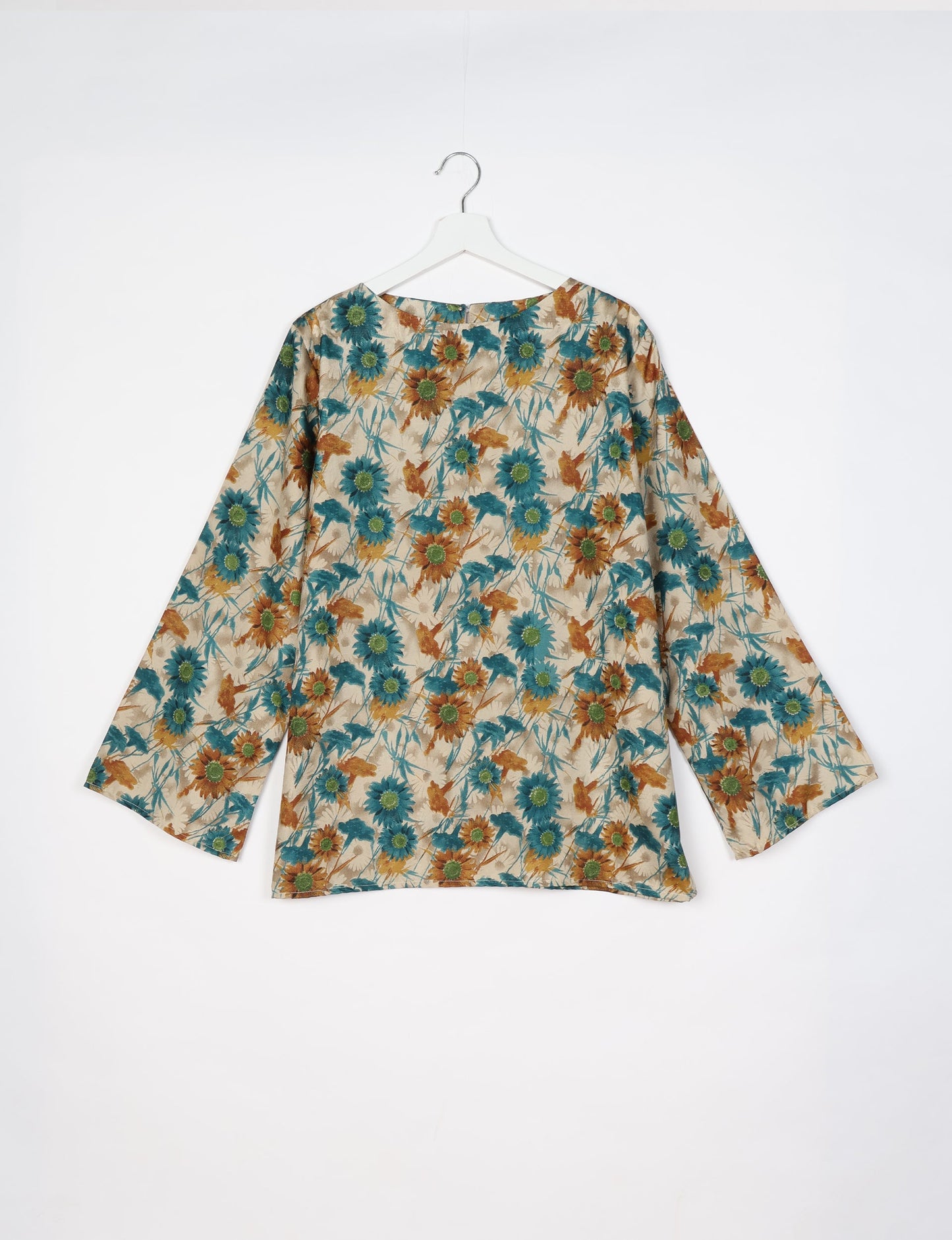 Comfortable and stylish lounge set crafted with care, representing eco clothing, carbon neutral clothing, and repurposed clothing. A co-ord set aligned with conscious clothing, upcycled women’s clothing, and the spirit of the fashion revolution.