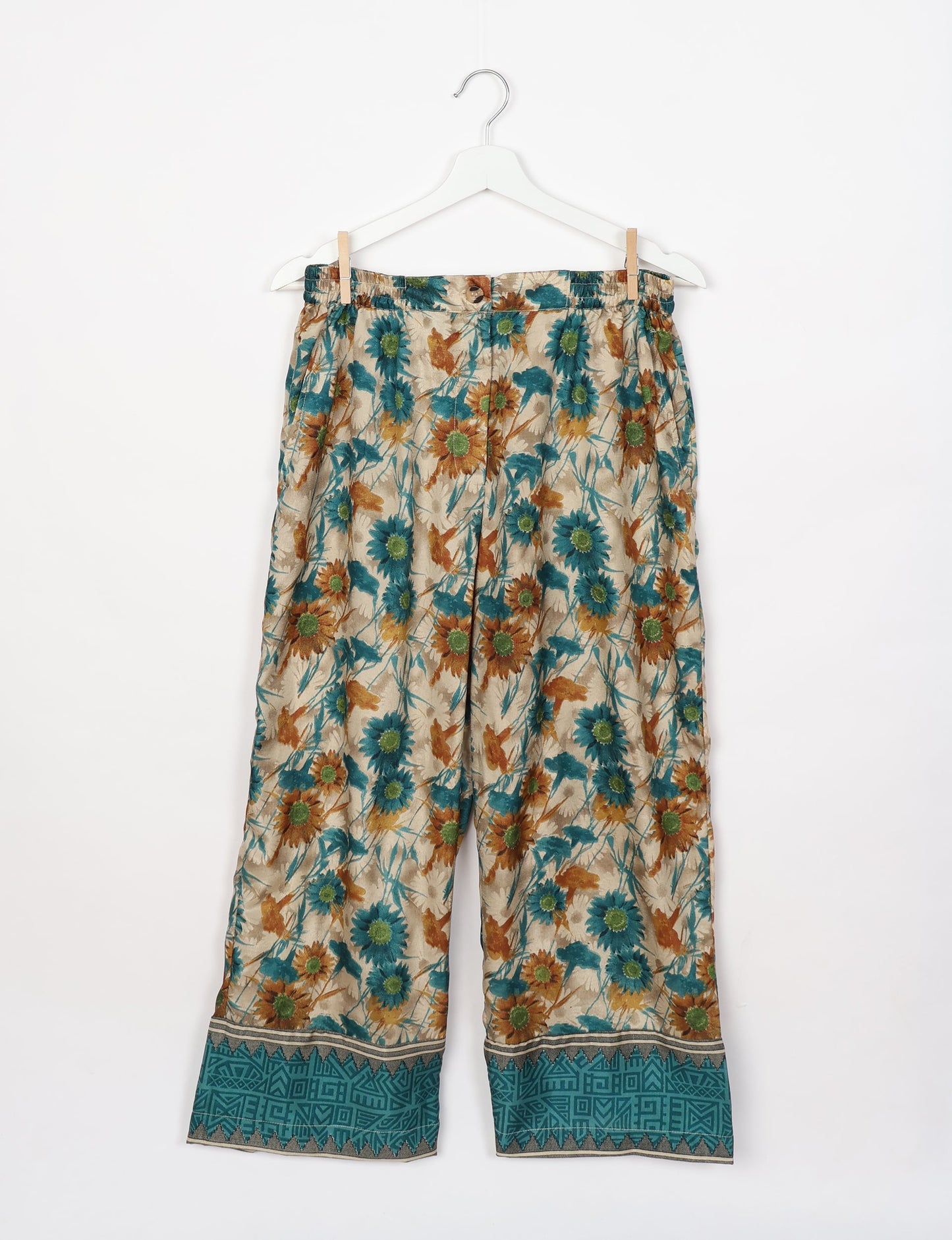 Comfortable and stylish lounge set crafted with care, representing eco clothing, carbon neutral clothing, and repurposed clothing. A co-ord set aligned with conscious clothing, upcycled women’s clothing, and the spirit of the fashion revolution.