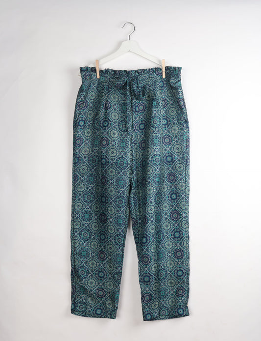 Paperbag high waisted pull-on pants for women made from upcycled garments and recycled fabric, featuring eco clothing design with an elasticated waistband and side pockets. A beautiful example of sustainable women’s clothing and environmentally friendly clothing inspired by upcycling fashion and green fashion movements.